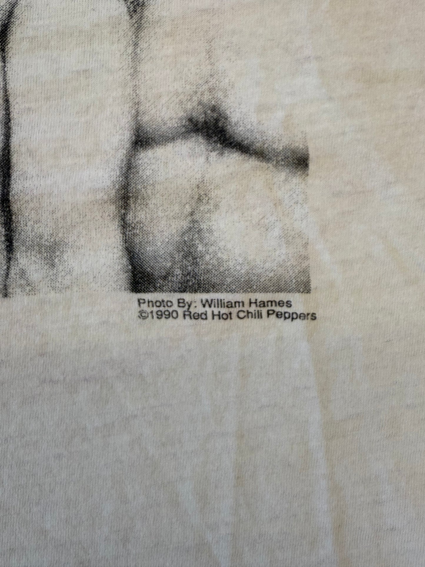 1990 RED HOT CHILI PEPPERS PHOTO BY WILLIAM HAMES THRASHED TEE