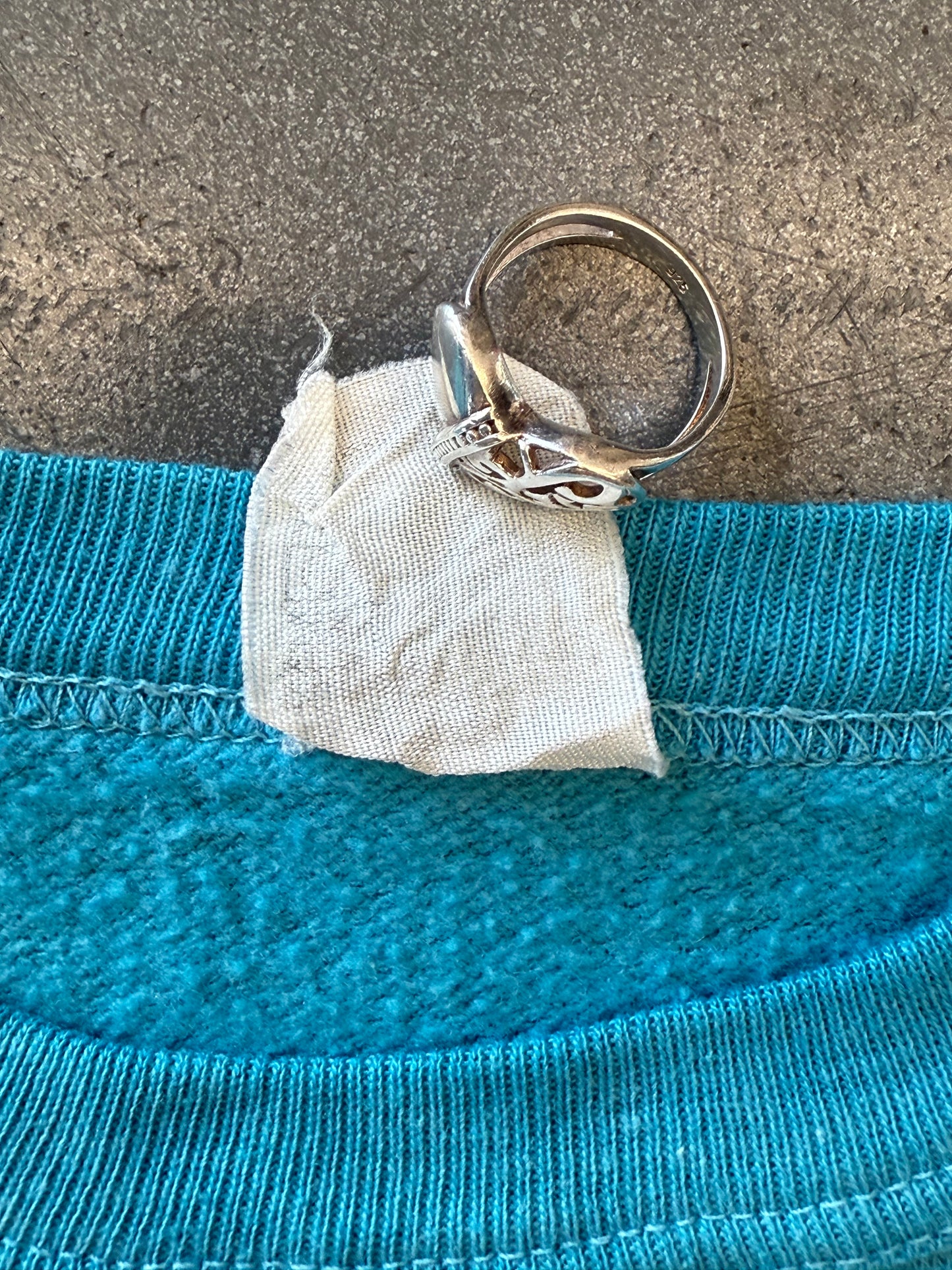 1984 THE PRETENDERS USA TOUR SLEEVELESS CREWNECK SWEATER TEE (TOUR TAG)