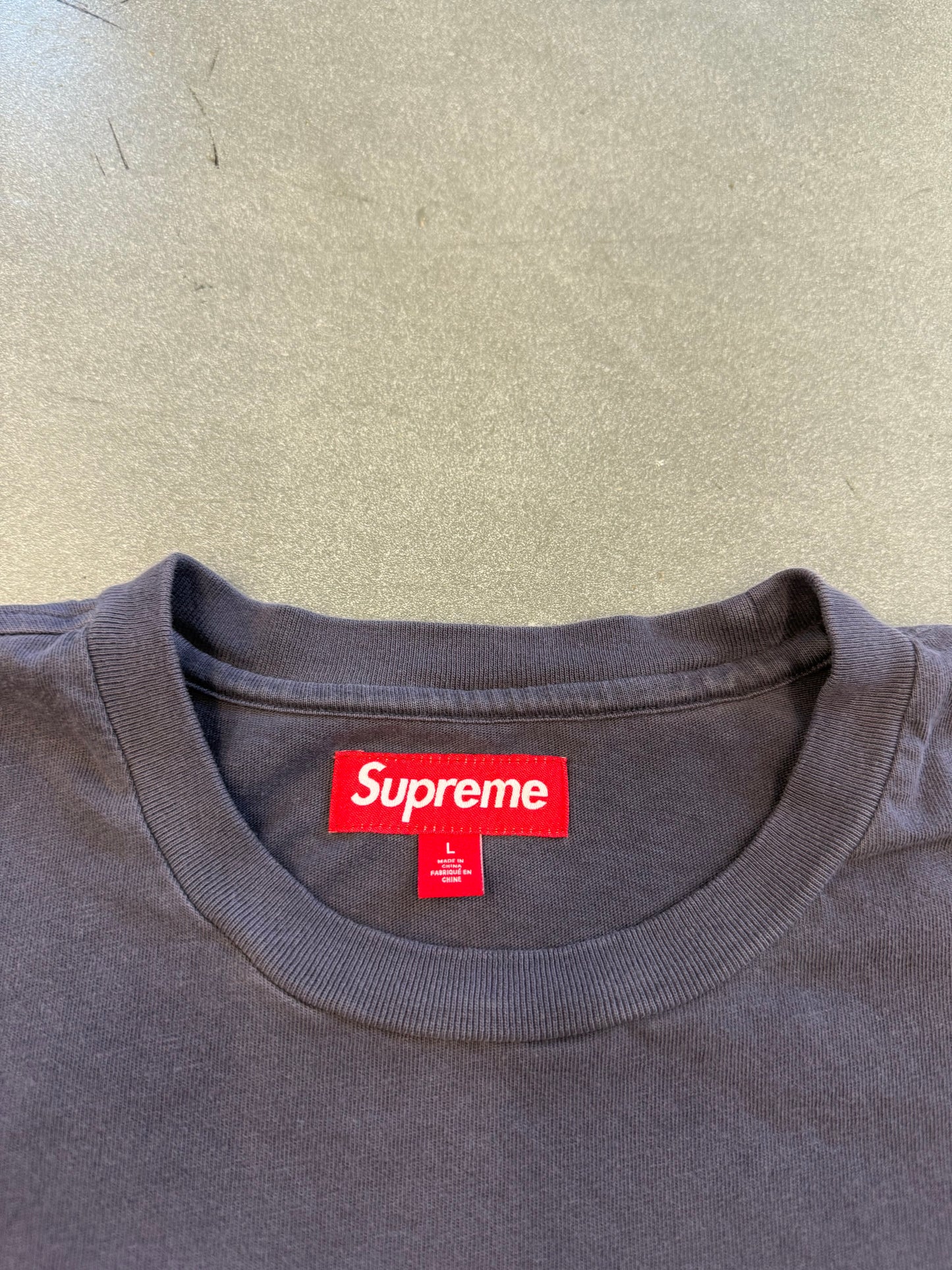 SS25 SUPREME FLOCKED WASHED S/S TOP TEE - NAVY