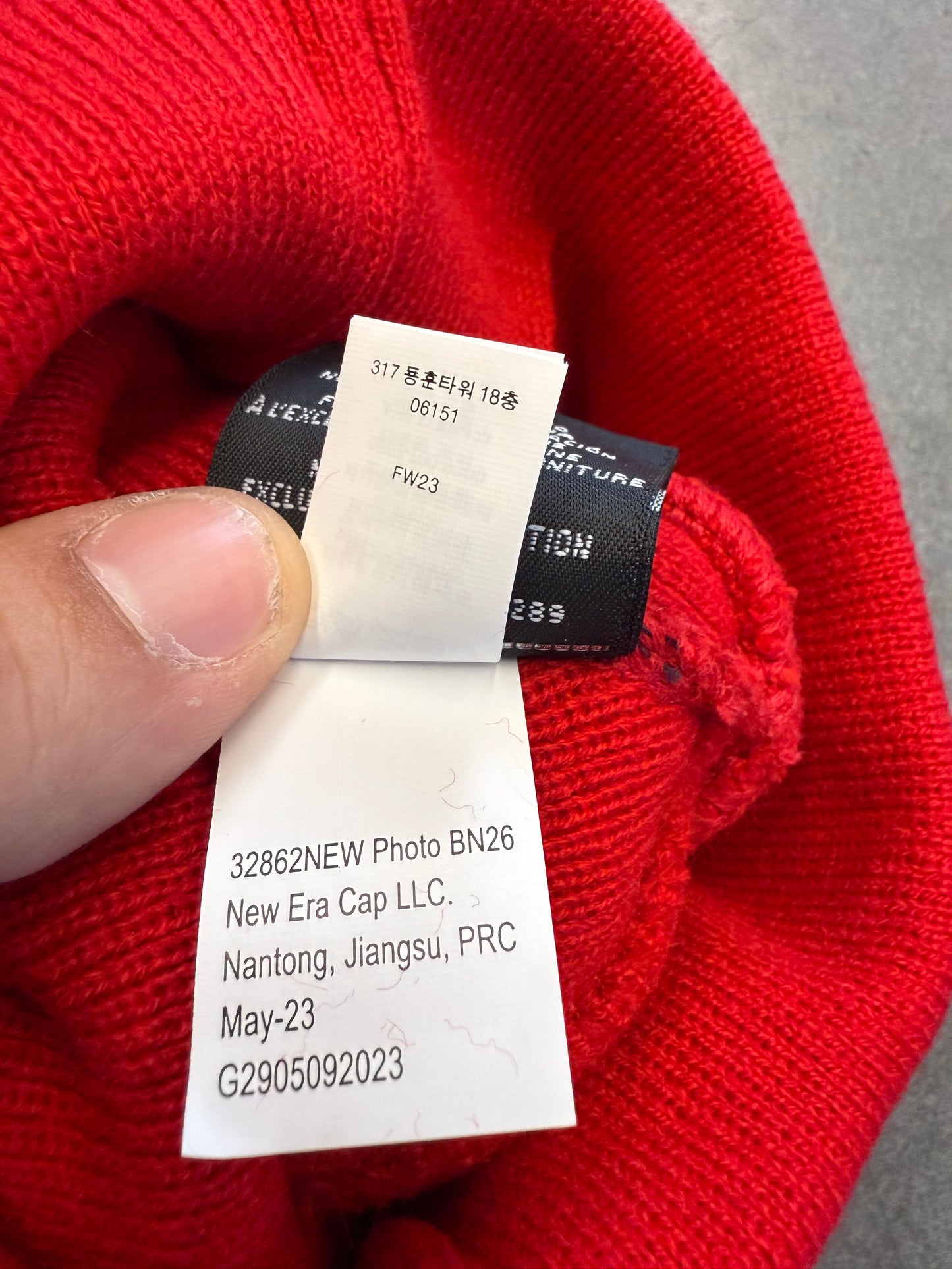 FW23 SUPREME NEW ERA BOX LOGO BEANIE - RED