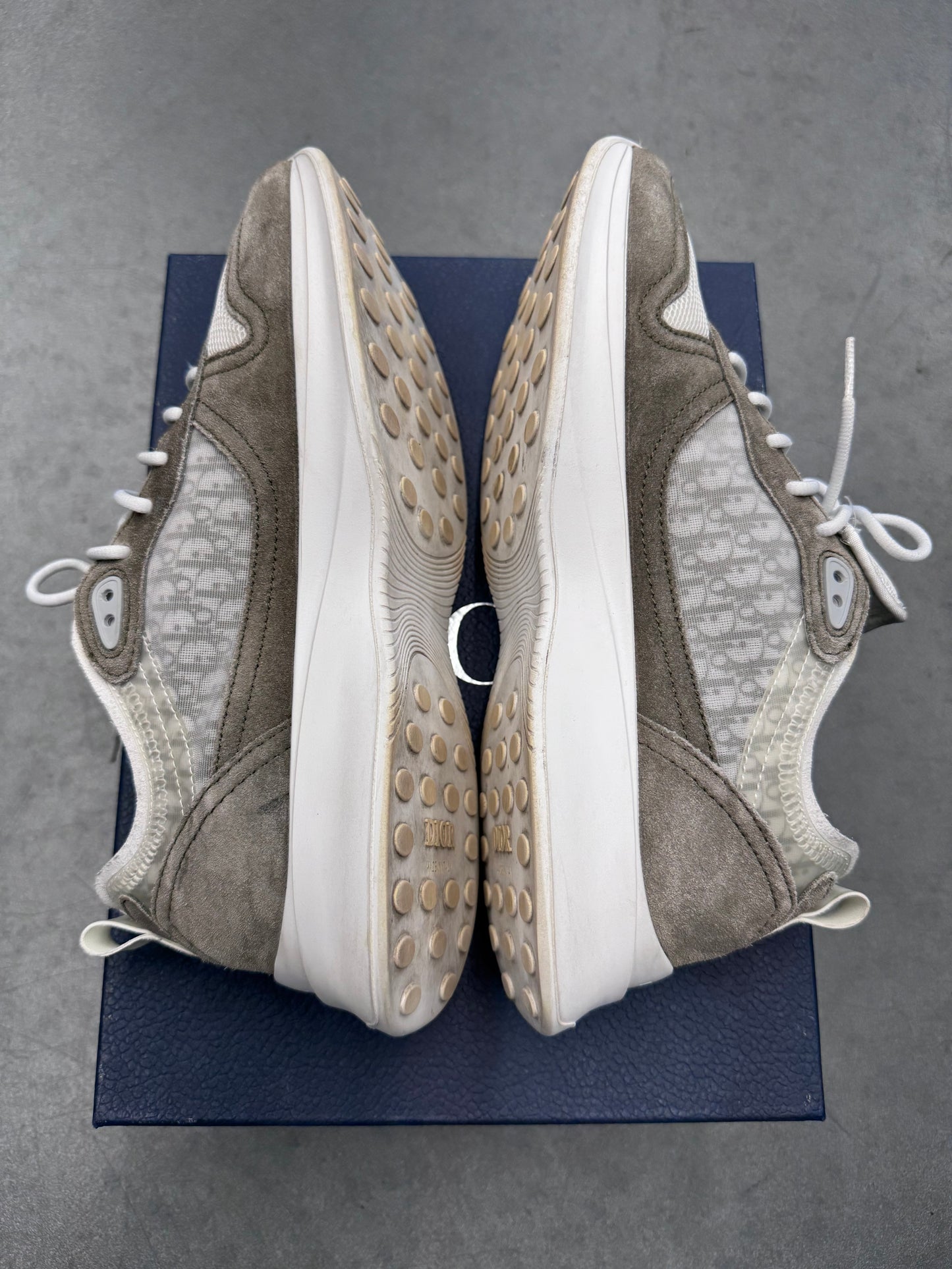 SIZE 42 DIOR B25 RUNNER SNEAKER (PRE-OWNED WITH BOX)