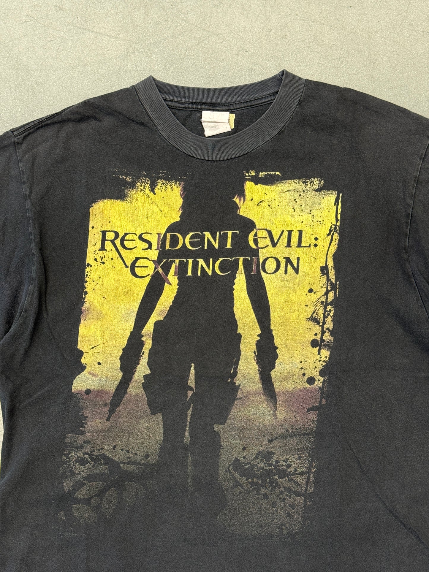 RESIDENT EVIL: EXTINCTION TEE (FADED TAG)