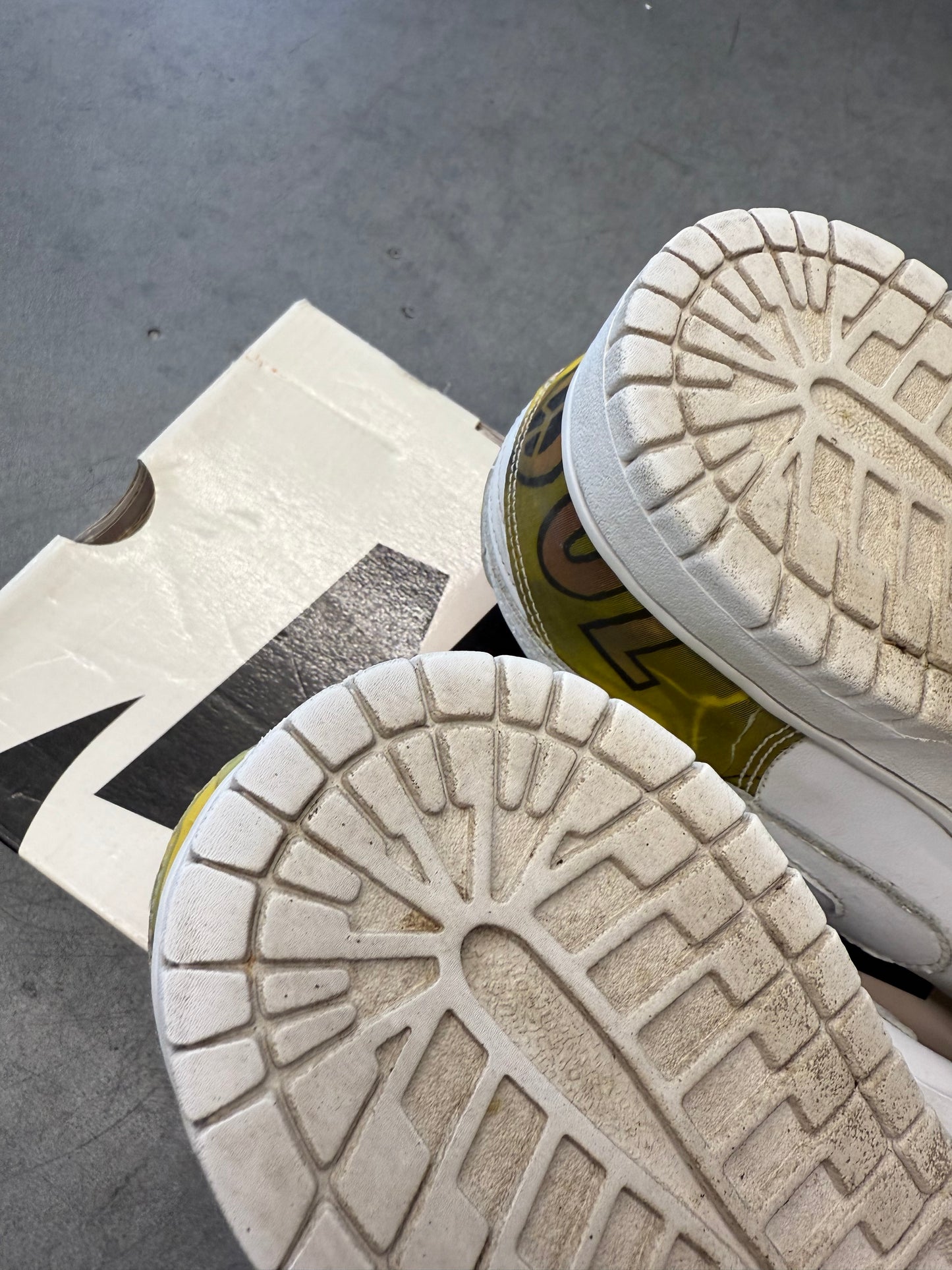 SIZE 9.5 NIKE SB DUNK LOW DE LA SOUL (2005) (PRE-OWNED WITH BOX)