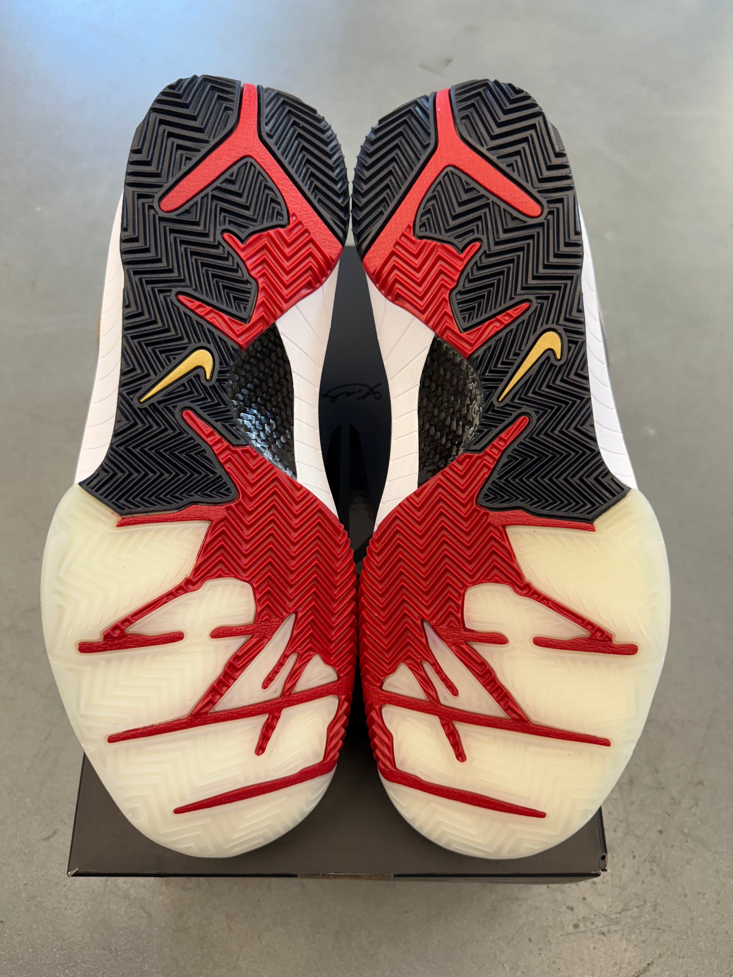 2024 SIZE 11.5 NIKE KOBE 4 PROTO GOLD METAL