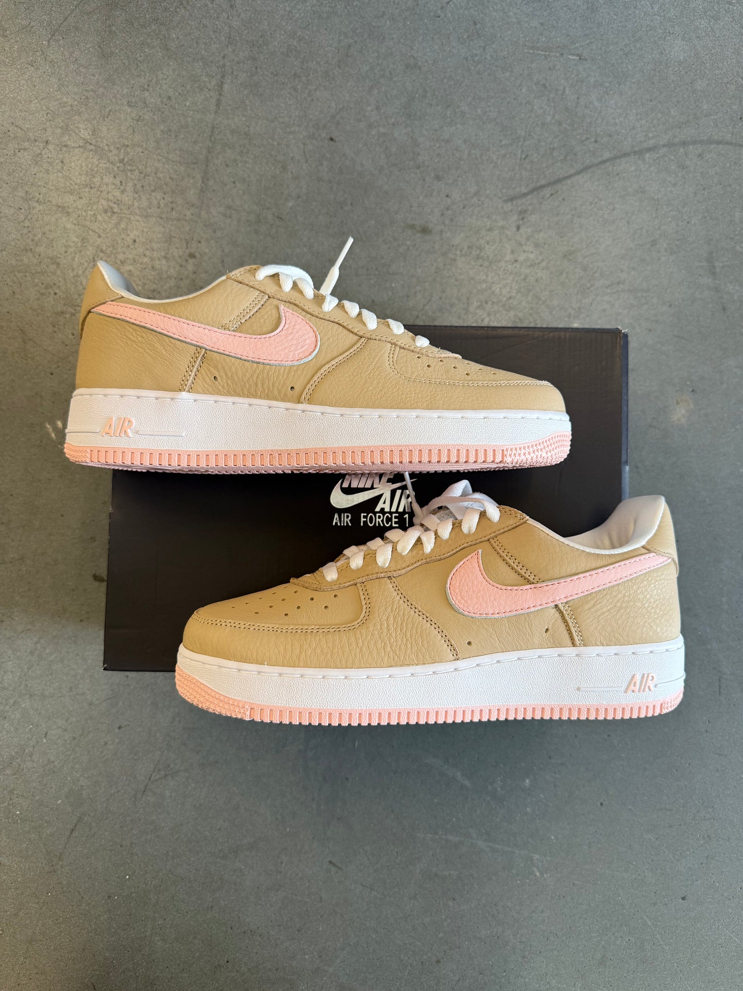 2024 SIZE 9.5 NIKE AIR FORCE 1 LOW LINEN (NEW WITH BOX)
