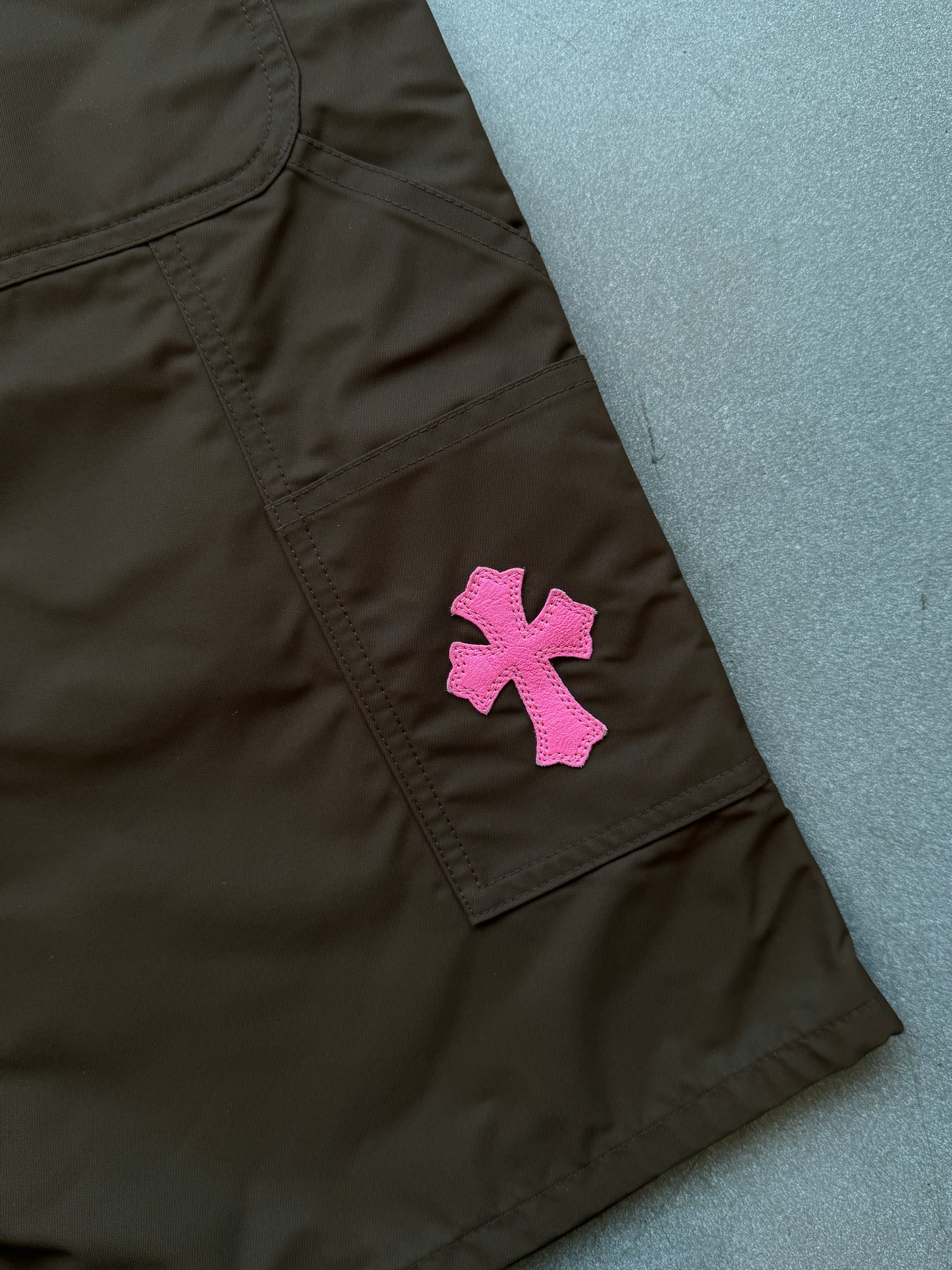 CHROME HEARTS LEATHER DOUBLE KNEE NYLON BROWN CARPENTER SHORTS LUCKY PINK PATCH (32)