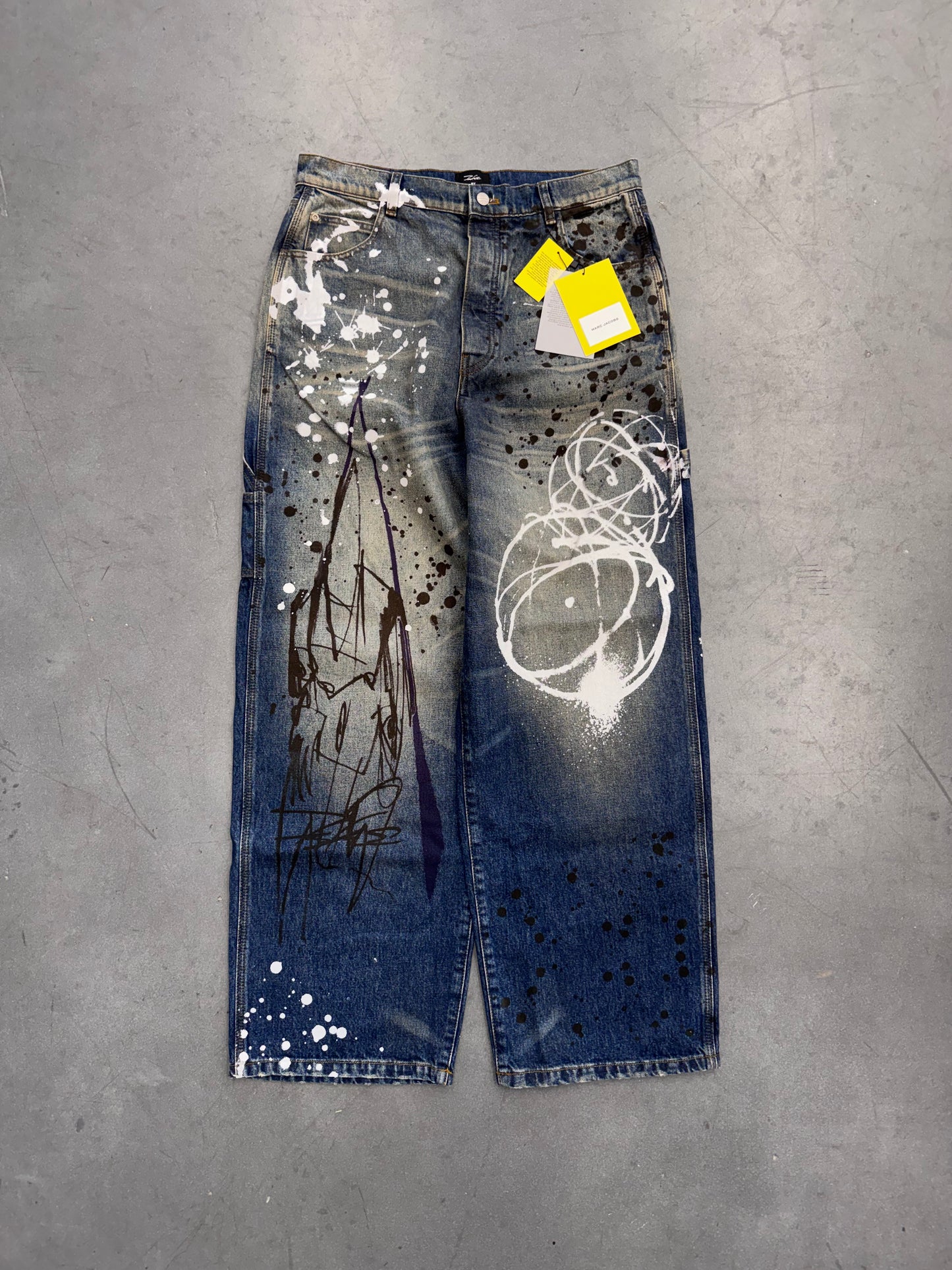 MARC JACOBS FUTURA PAINTED OVERSIZED JEAN SIZE 31 (CC)