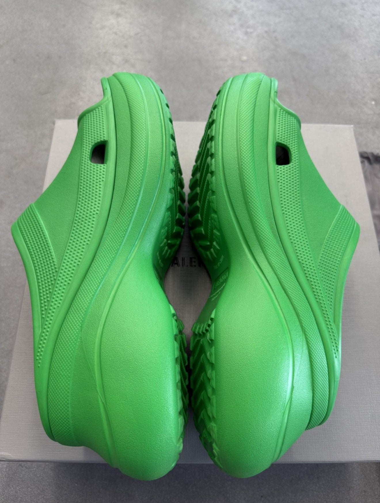 SIZE 44 BALENCIAGA POOL CROCS RUBBER SLIDE GRAS GREEN (NEW WITH BOX)