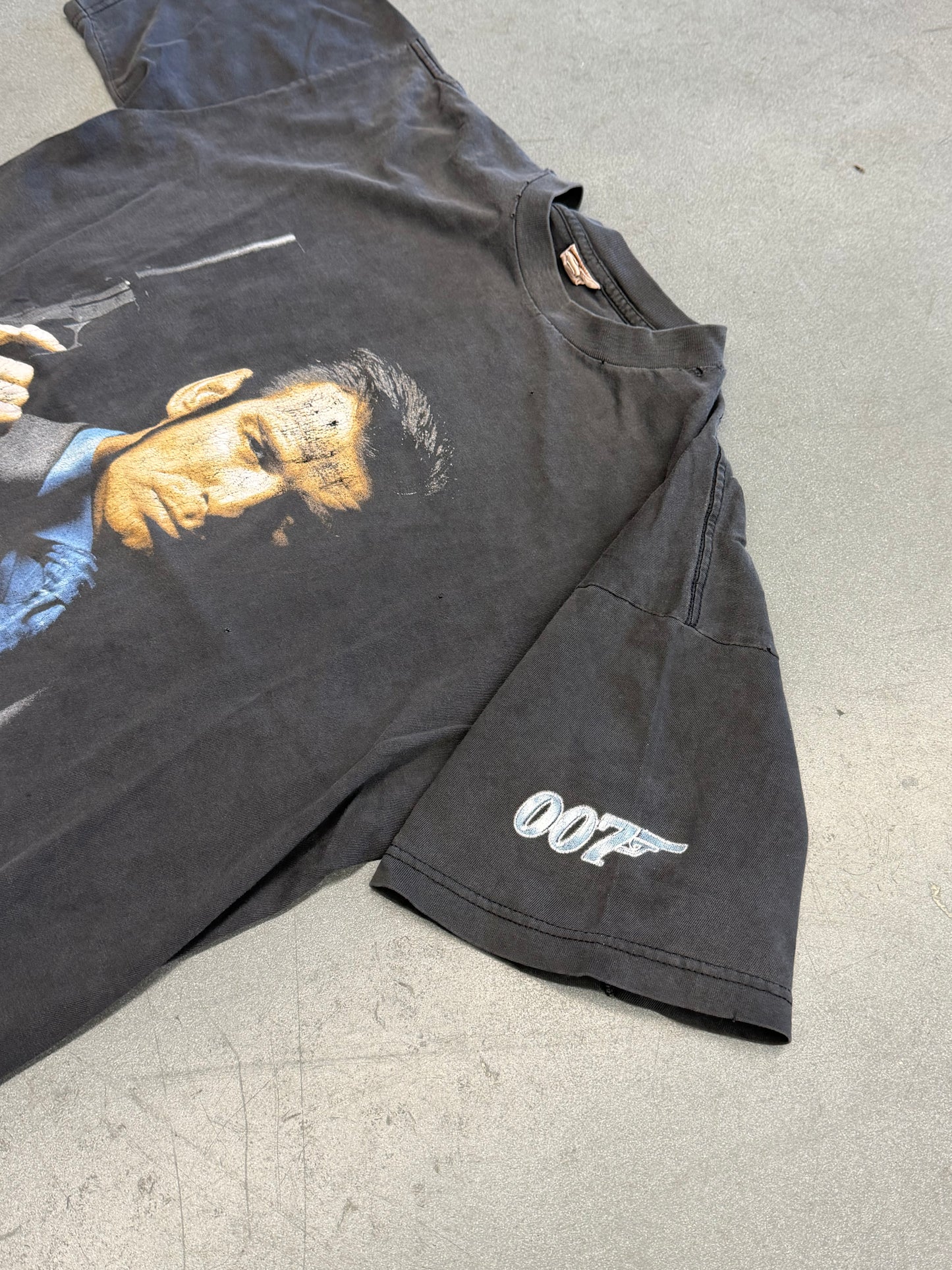 1999 007 THE WORLD IS NOT ENOUGH MOVIE TEE (FADED TAG)