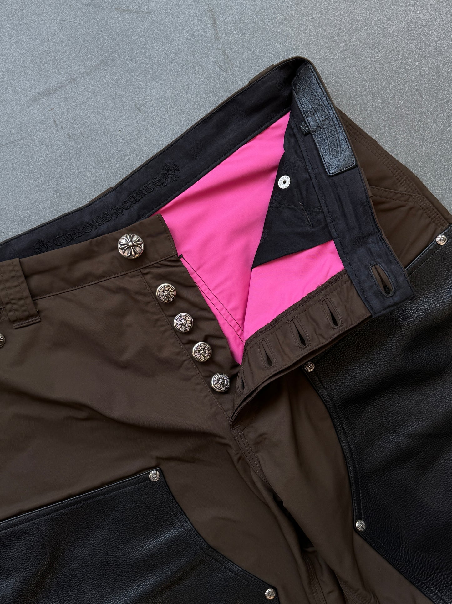CHROME HEARTS LEATHER DOUBLE KNEE NYLON BROWN CARPENTER SHORTS LUCKY PINK PATCH (32)