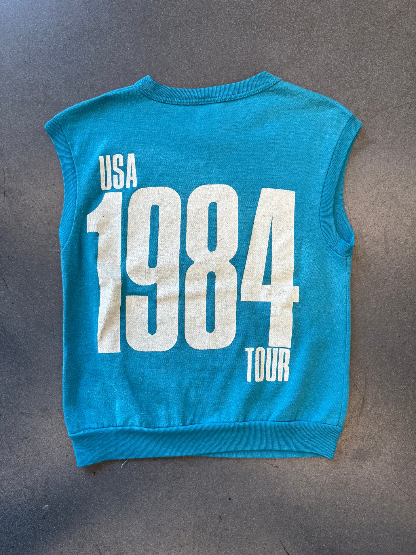 1984 THE PRETENDERS USA TOUR SLEEVELESS CREWNECK SWEATER TEE (TOUR TAG)