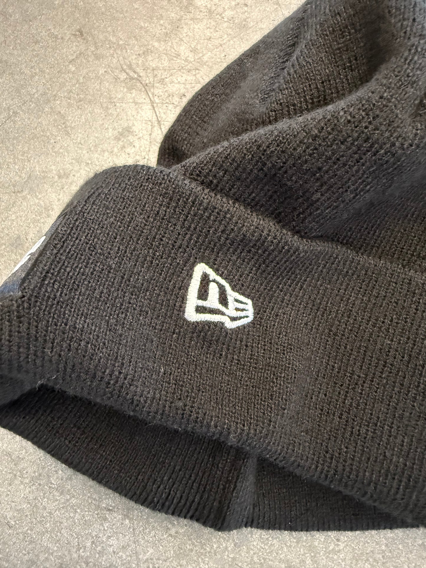 FW23 SUPREME NEW ERA BOX LOGO BEANIE - BLACK