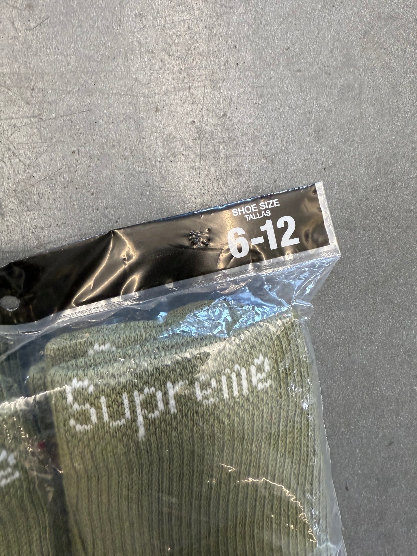 SUPREME HANES CUSHION CREW SOCKS OLIVE 4 PACK