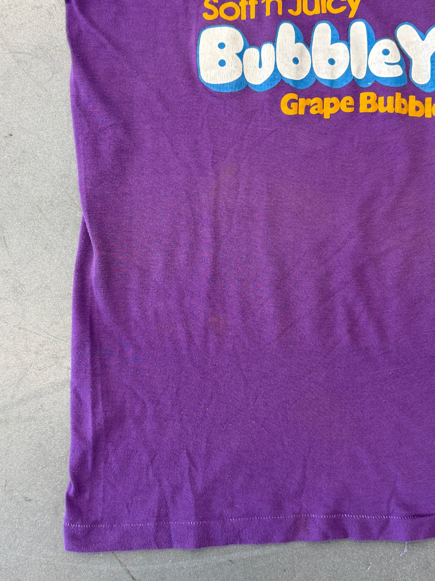 80S SOFT 'N JUICY BUBBLEYUM GRAPE BUBBLE GUM TEE (FADED TAG)