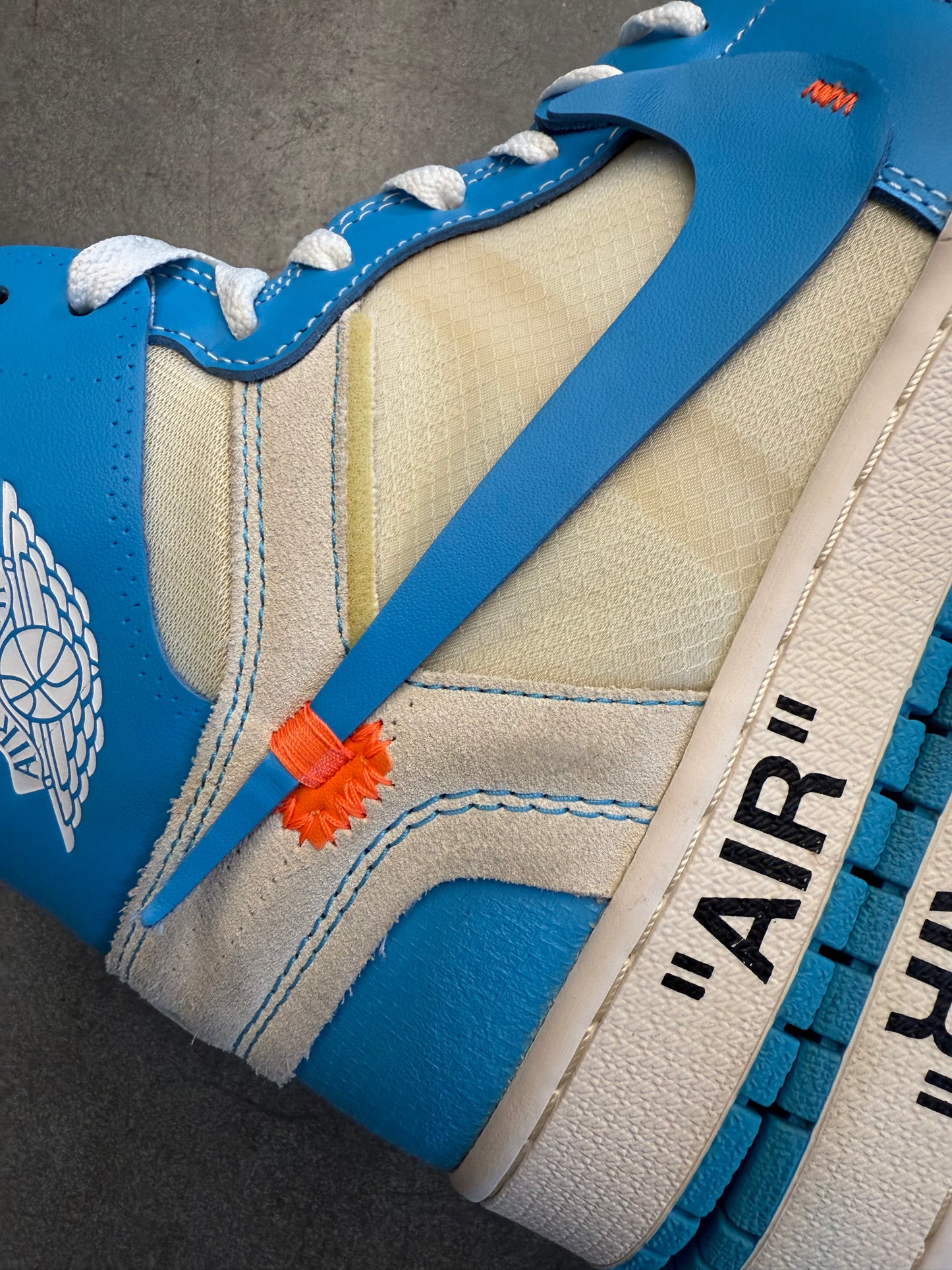2018 SIZE 10.5 OFF-WHITE JORDAN 1 UNIVERSITY BLUE (PRE-OWNED NO BOX/LACES)