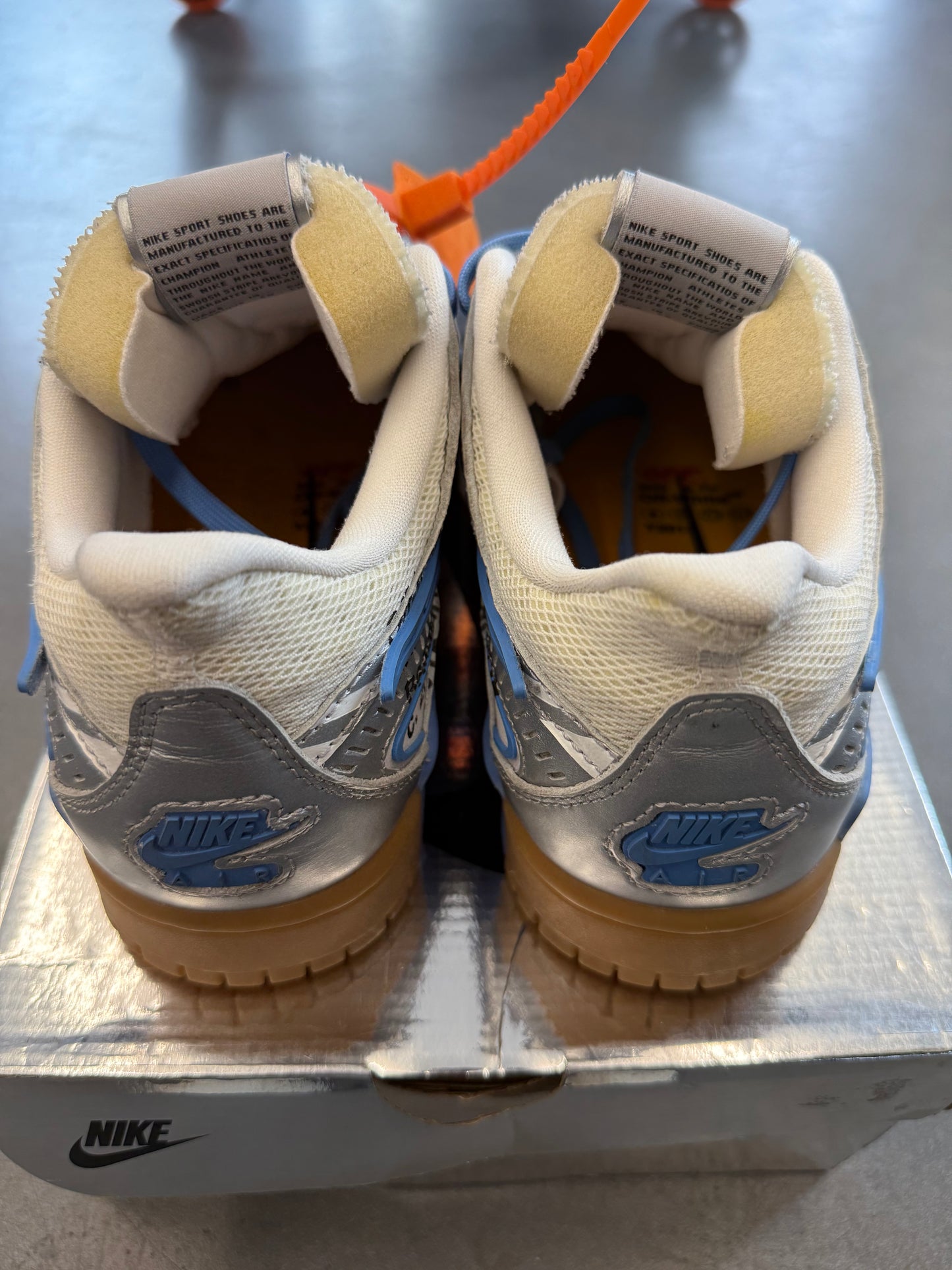 2020 SIZE 7.5 NIKE AIR RUBBER DUNK OFF-WHITE UNIVERSITY BLUE (PRE-OWNED WITH BOX)