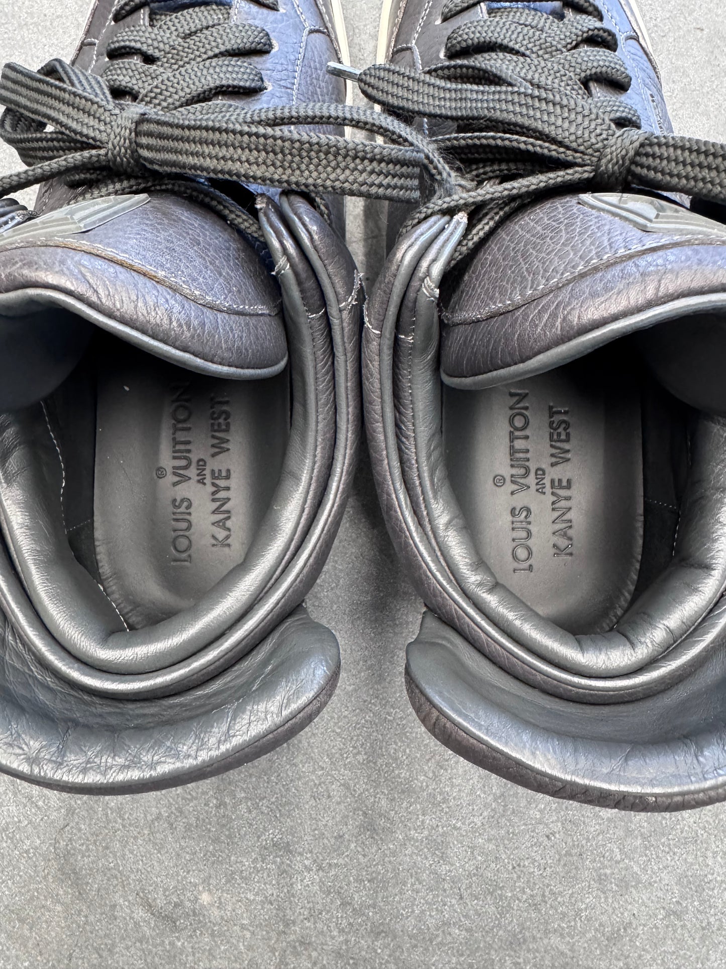 2009 SIZE 7 LOUIS VUITTON DON KANYE WEST 'ANTHRACITE' (PRE-OWNED NO BOX)