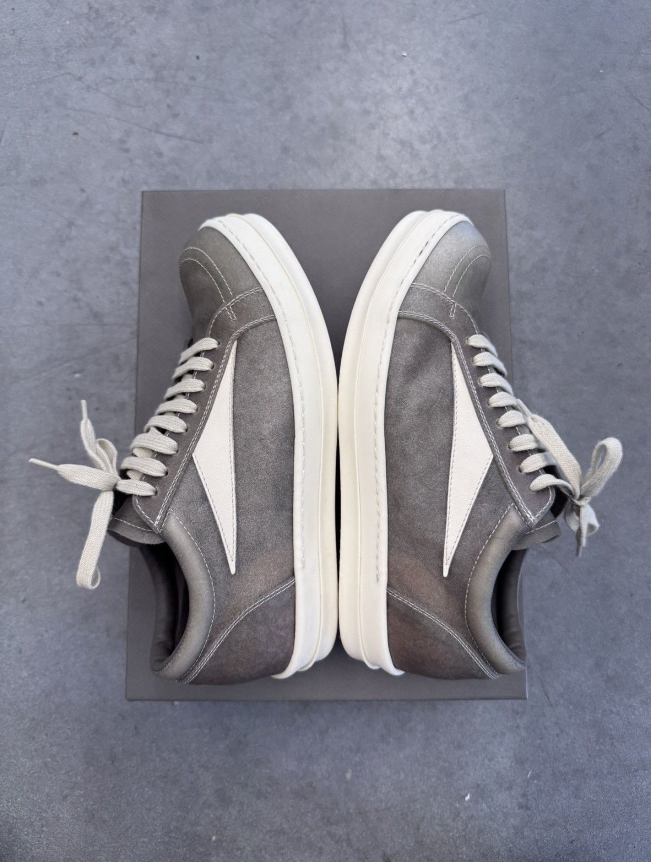 SIZE 40 RICK OWENS VINTAGE SNEAKS TRANSPARENT LEATHER DUST MILK (PRE-OWNED WITH BOX)