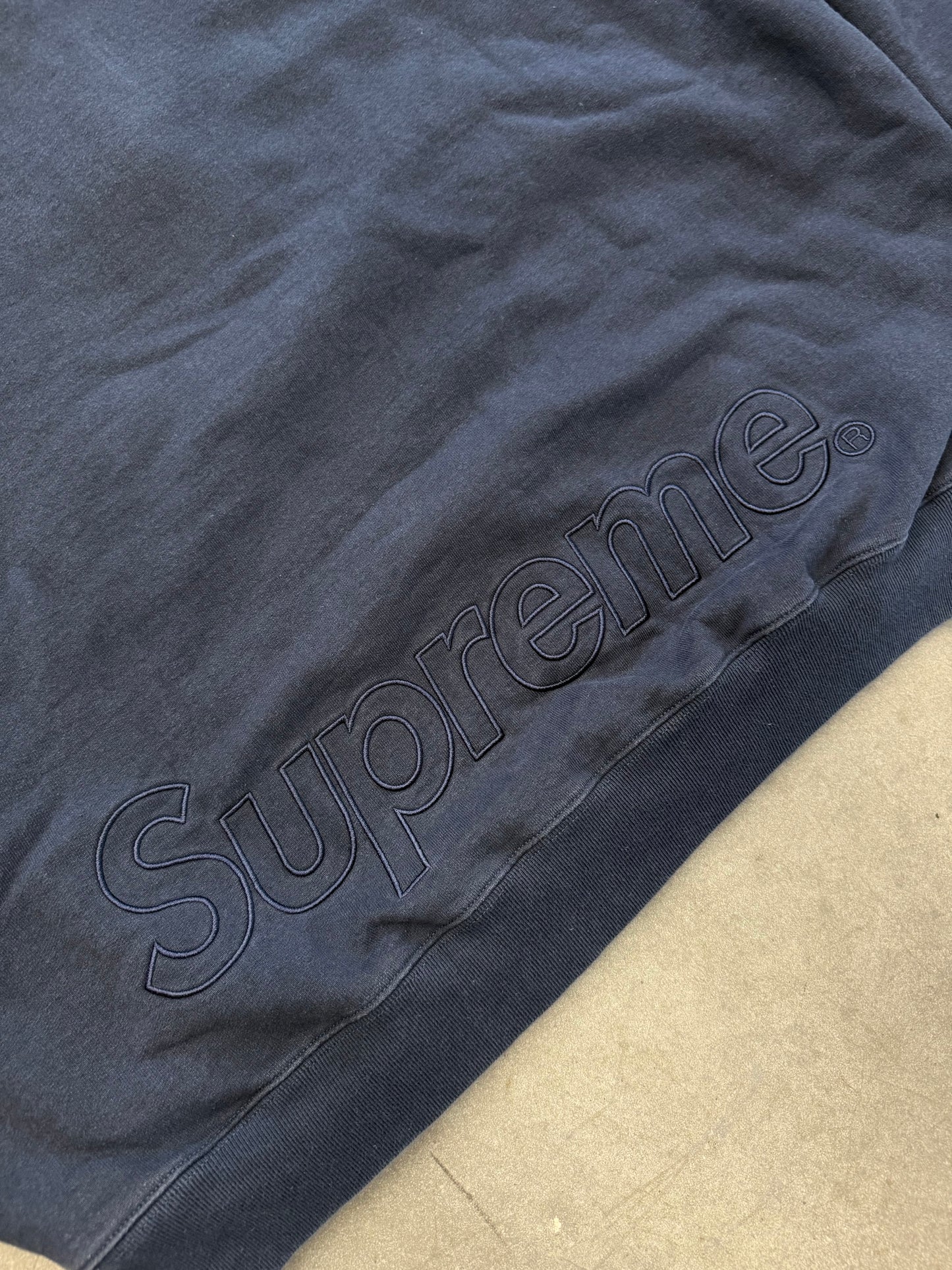 FW22 SUPREME WASHED HALF ZIP PULLOVER NAVY RED