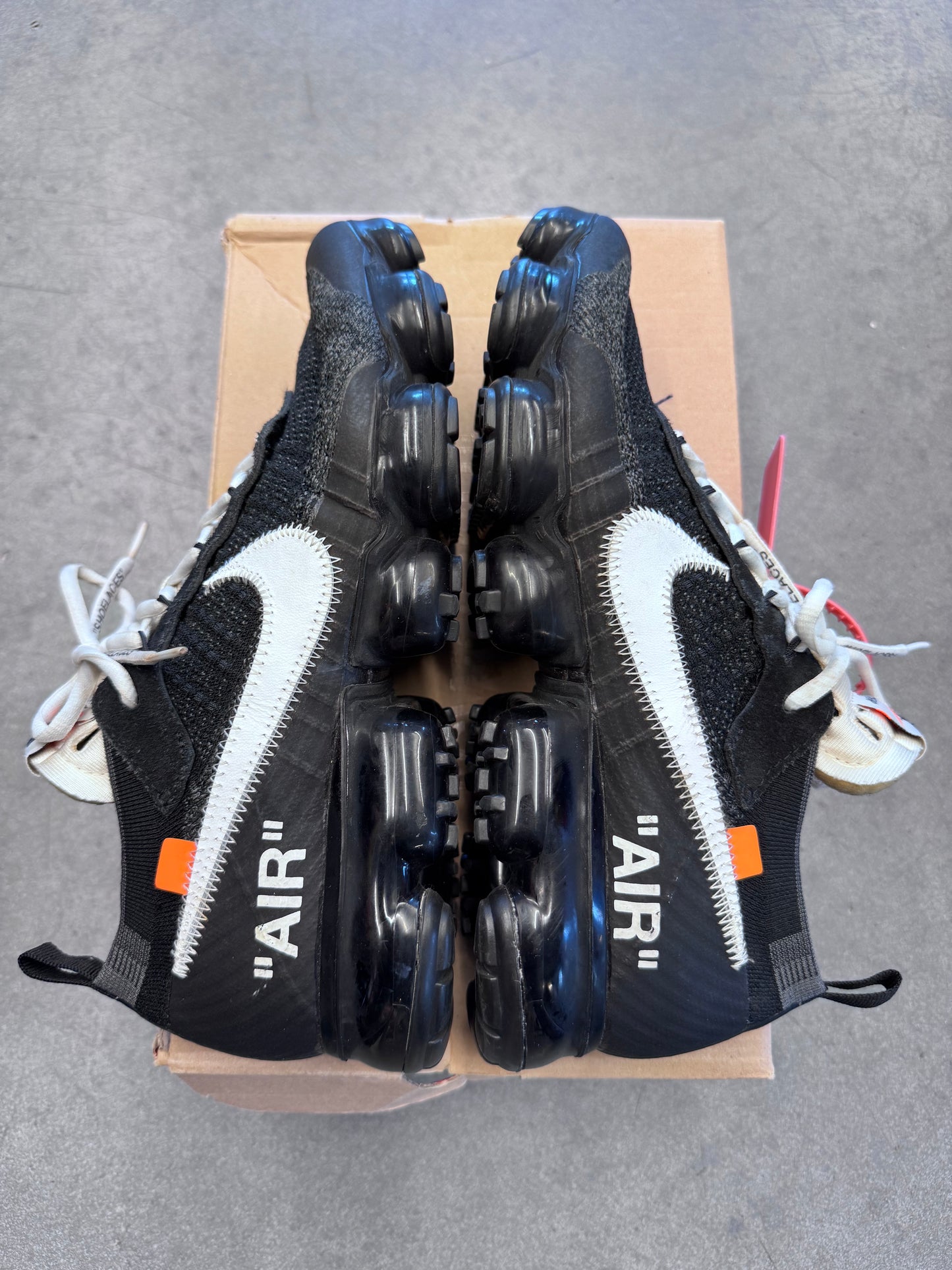 2017 SIZE 9 OFF-WHITE X NIKE THE TEN VAPORMAX (PRE OWNED WITH BOX AND ZIP TIE NO EXTRA LACES)