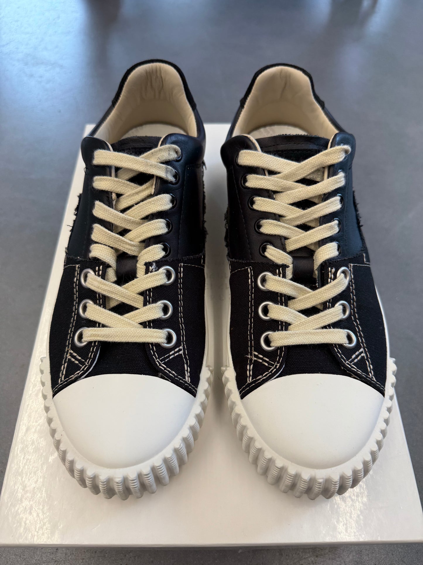 SIZE 40 MAISON MARGIELA NEW EVOLUTION - BLACK (PRE-OWNED WITH BOX)