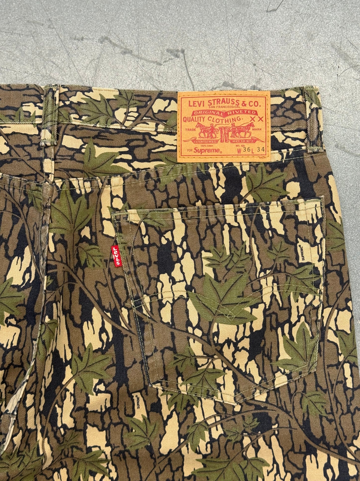 FW13 SUPREME X LEVI'S TREE BARK CAMO JEANS - 36X34