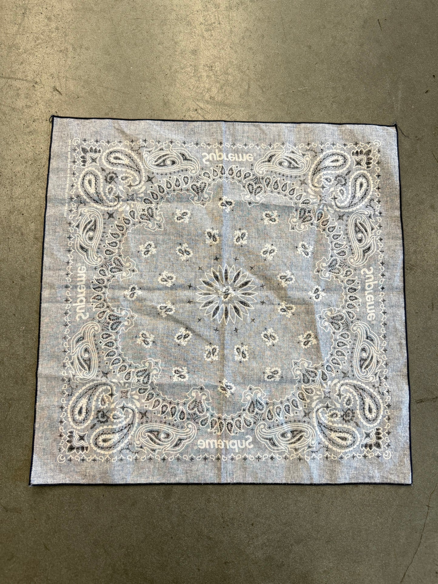 SS24 SUPREME HAV A HANK PAISLEY BANDANA (USED )