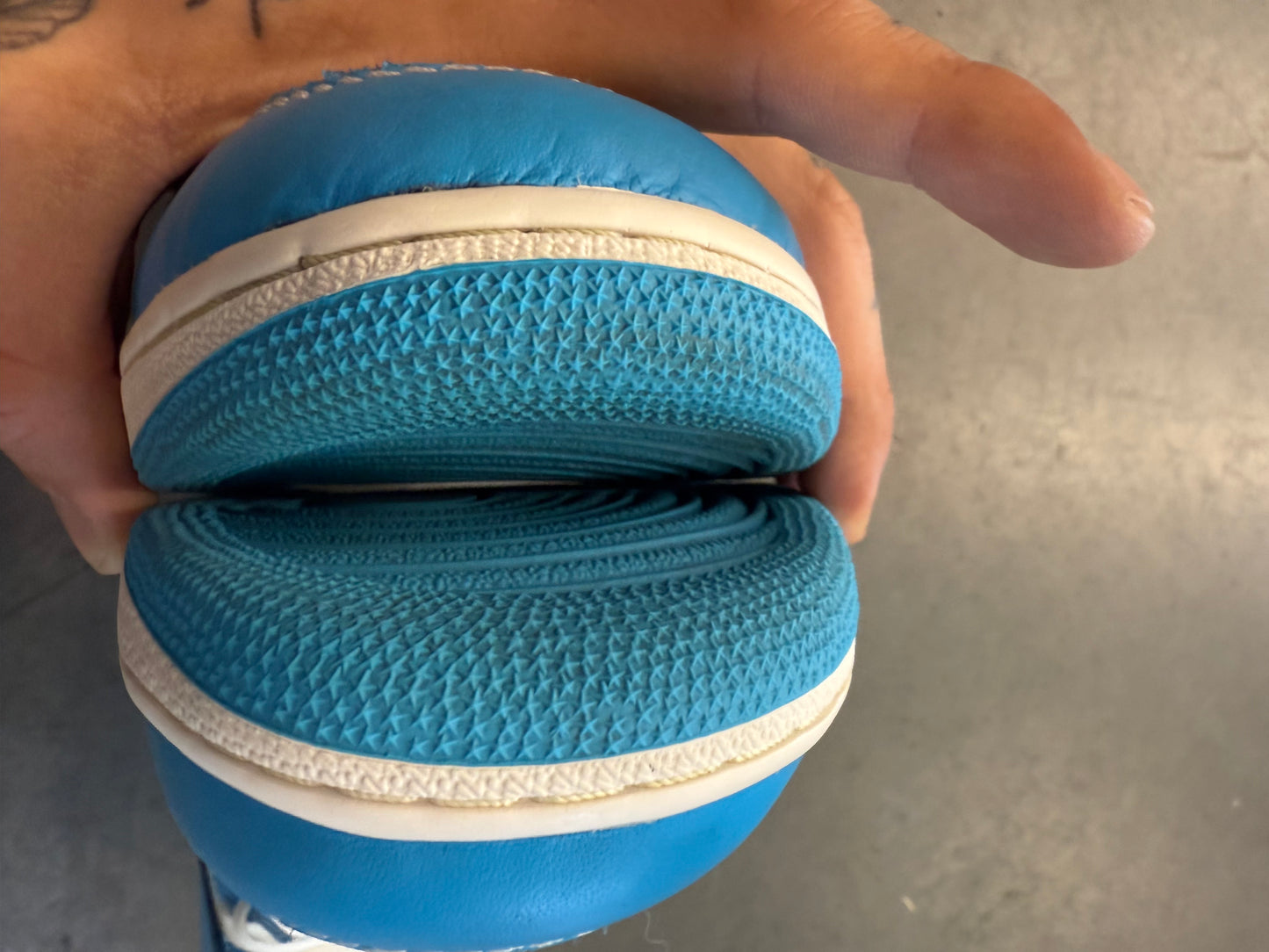 2018 SIZE 10.5 OFF-WHITE JORDAN 1 UNIVERSITY BLUE (PRE-OWNED NO BOX/LACES)