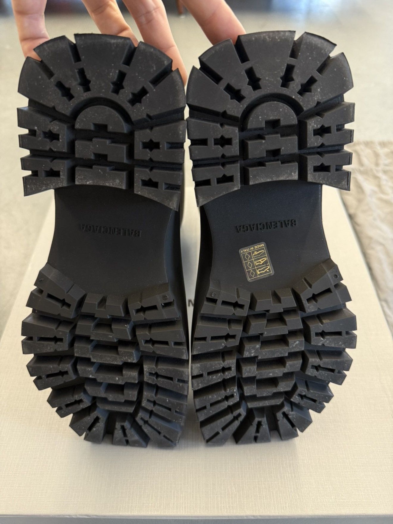 SIZE 39 BALENCIAGA BLACK RUBBER TROOPER BOOTIE