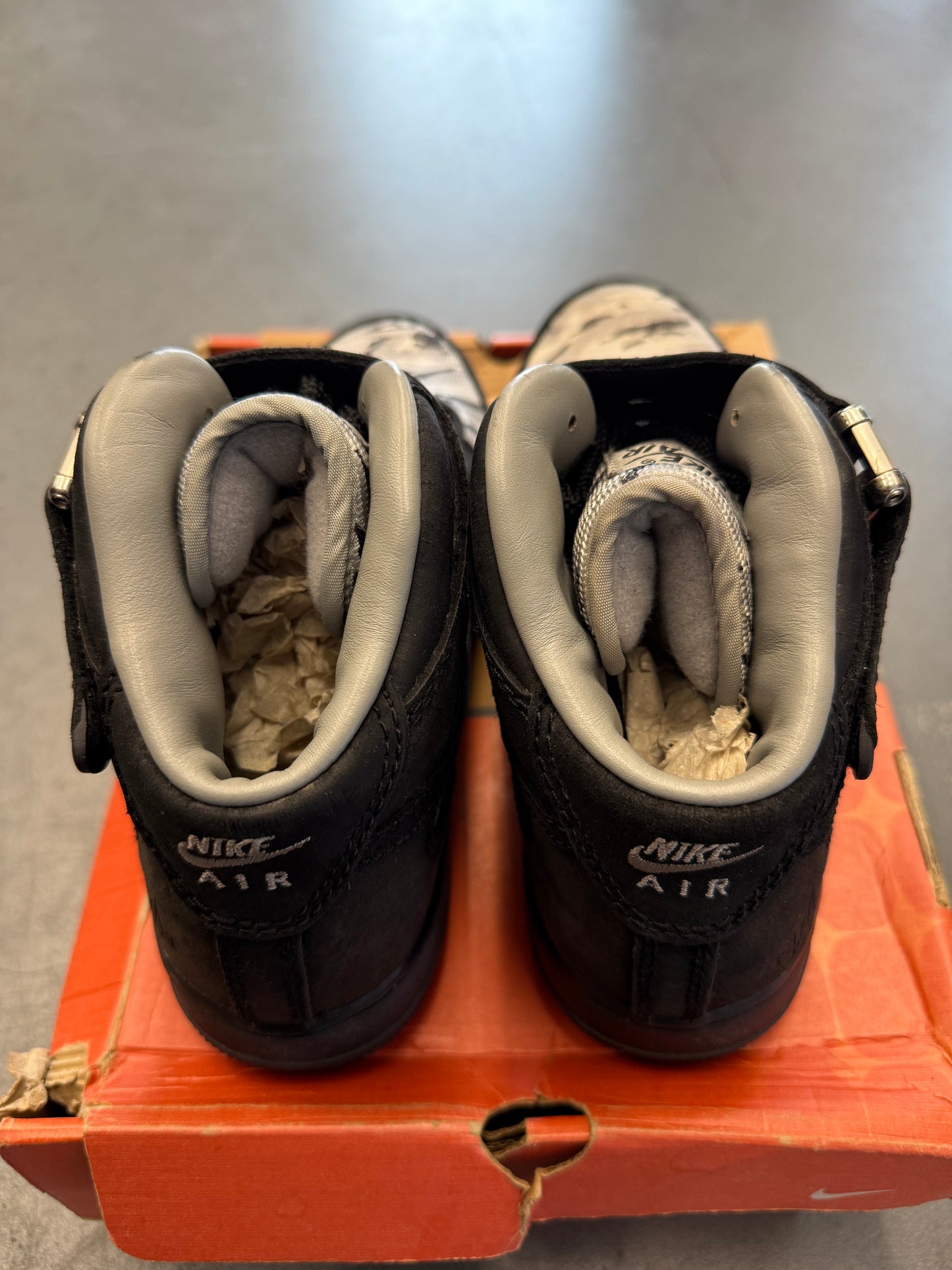 2003 SIZE 8 NIKE AIR FORCE 1 MID NORT RECON (PRE-OWNED WITH BOX)