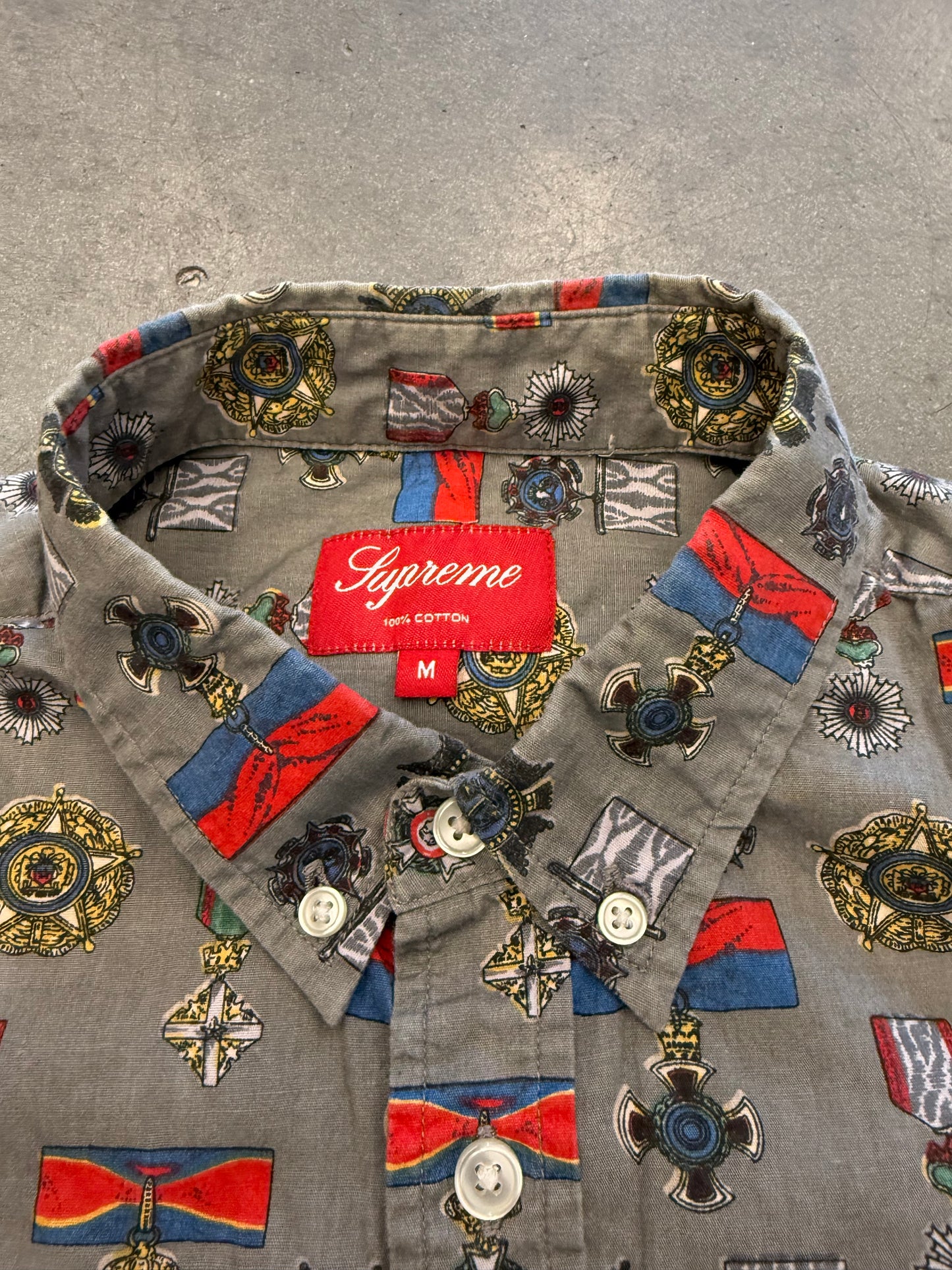 SS10 SUPREME MEDAL SS BUTTON-UP SHIRT