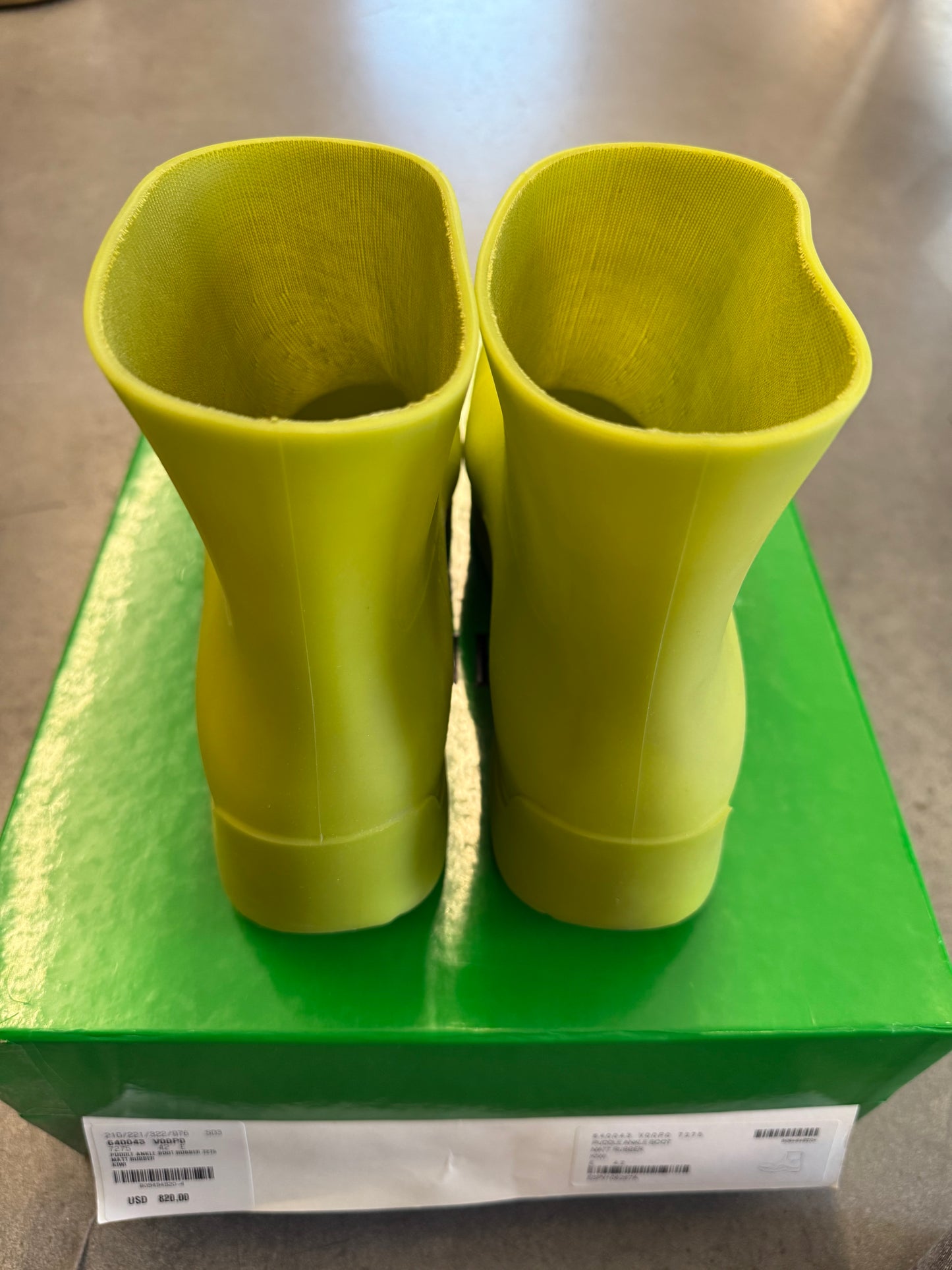 SIZE 42 BOTTEGA VENETA PUDDLE ANKLE BOOT MATTE RUBBER KIWI GREEN (PRE-OWNED WITH BOX)