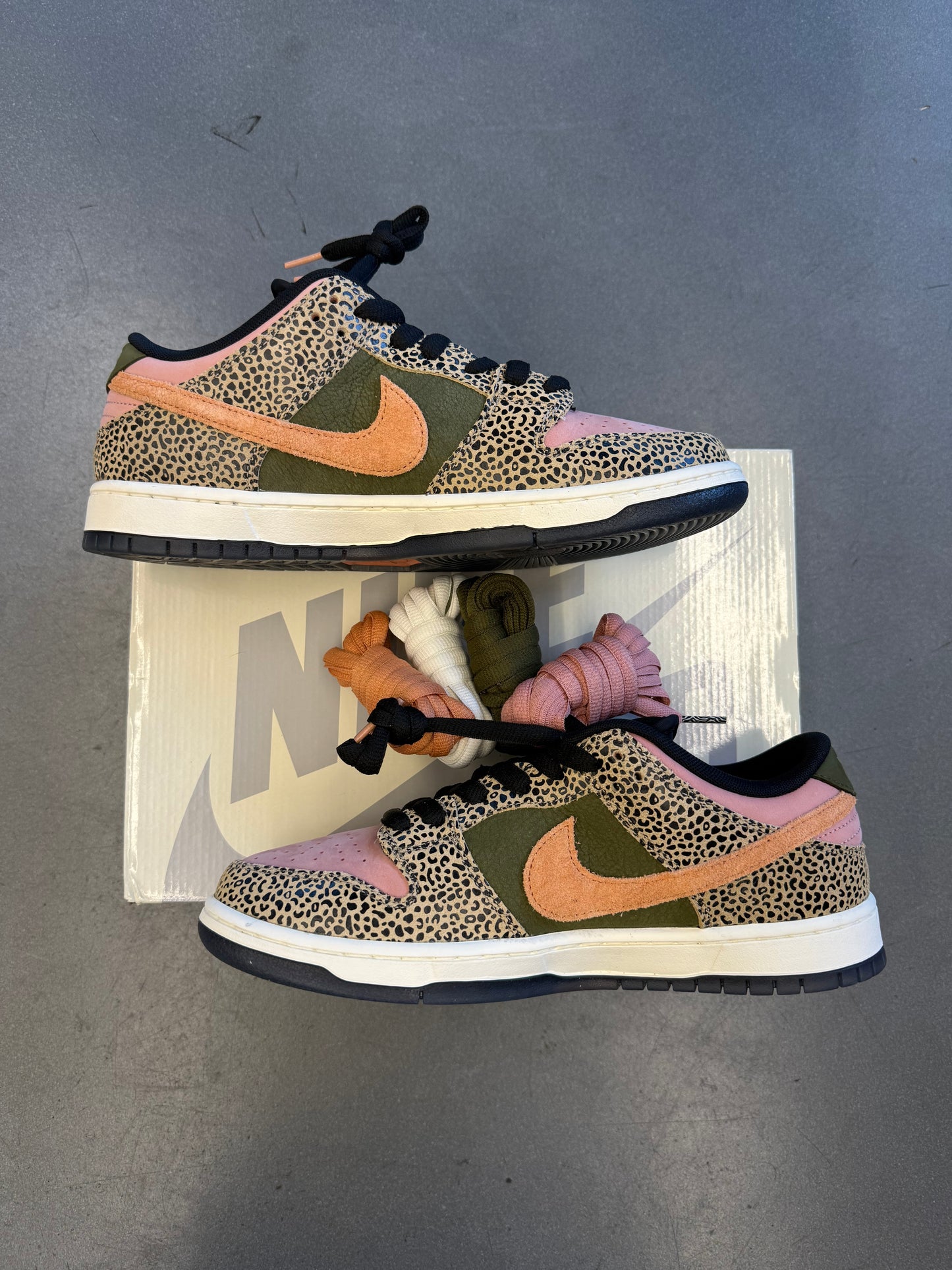 2025 SIZE 10 NIKE SB DUNK LOW ARTS-REC (NEW WITH BOX)