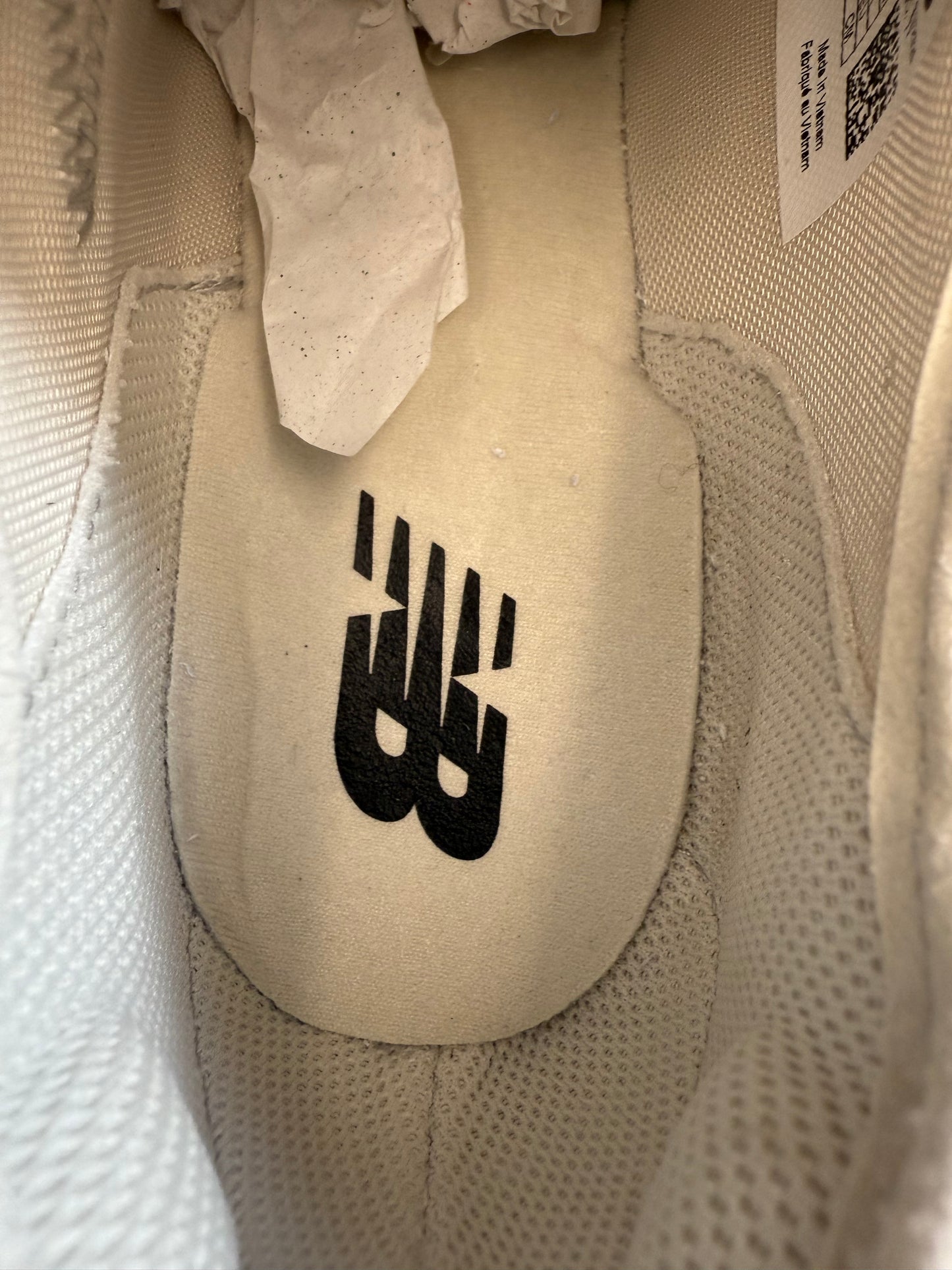 2025 SIZE 9 NEW BALANCE MT10 DISTRICT VISION CLOUD DANCER - WHITE (NEW WITH BOX)