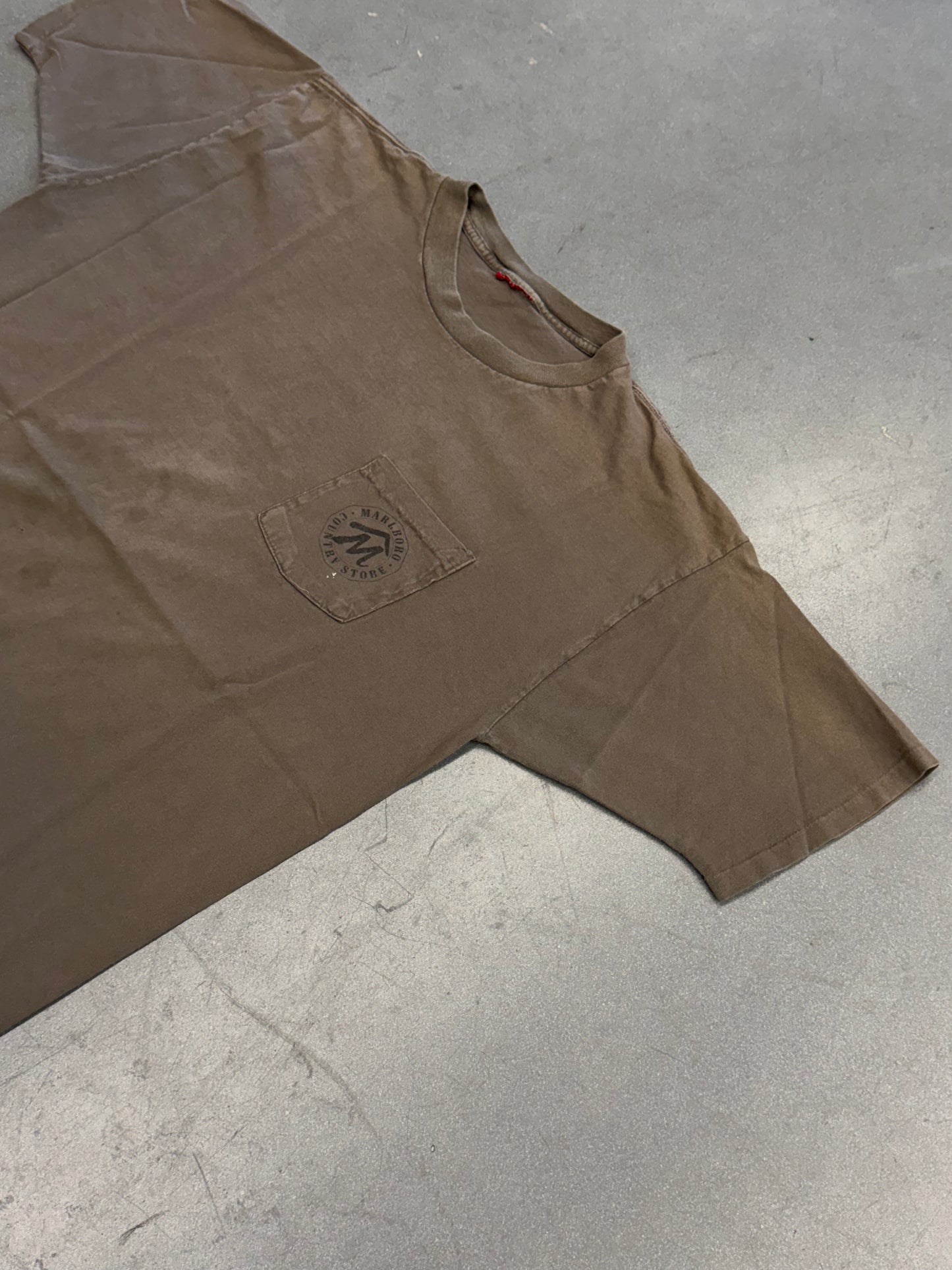 90S MARLBORO COUNTRY STORE POCKET TEE (CUT TAG)