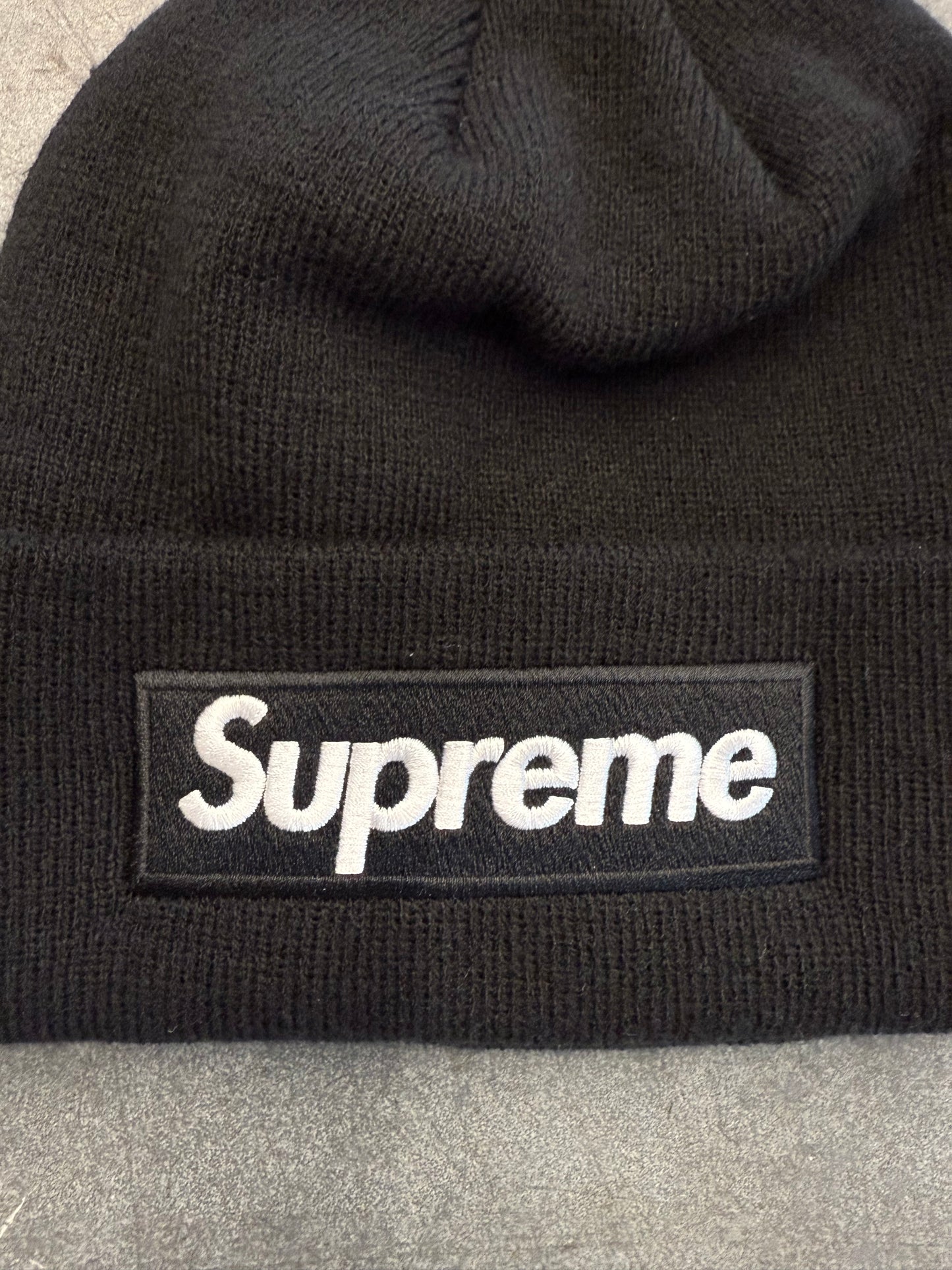 FW23 SUPREME NEW ERA BOX LOGO BEANIE - BLACK