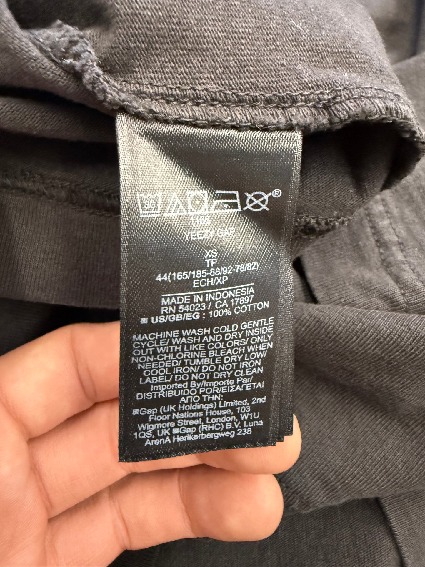 YEEZY GAP ENGINEERED BY BALENCIAGA LOGO LONG SLEEVE TEE - BLACK (XS)