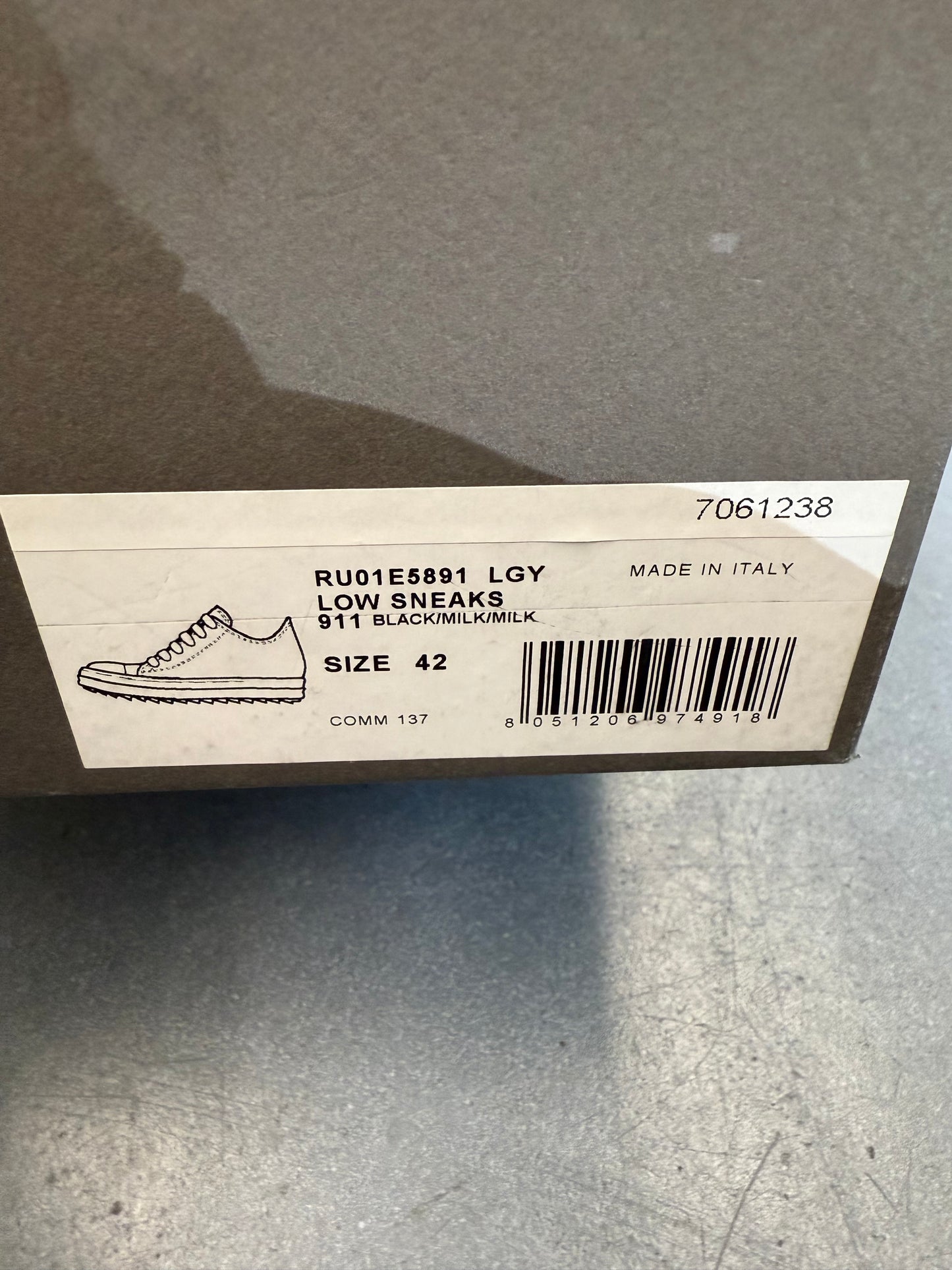 SIZE 42 RICK OWENS HOLLYWOOD LOW BLACK MILK (PRE-OWNED WITH BOX)