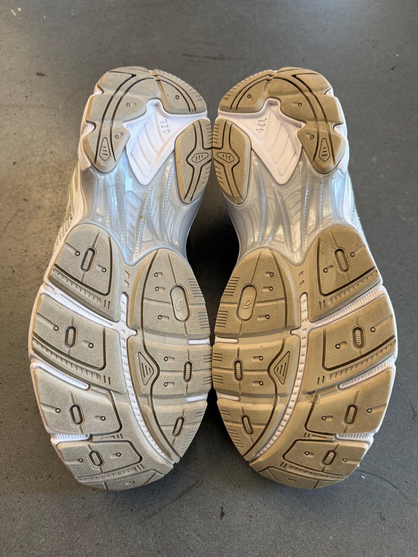 SIZE 10 ASICS GT-2160 WHITE PUTTY (PRE-OWNED, NO BOX)