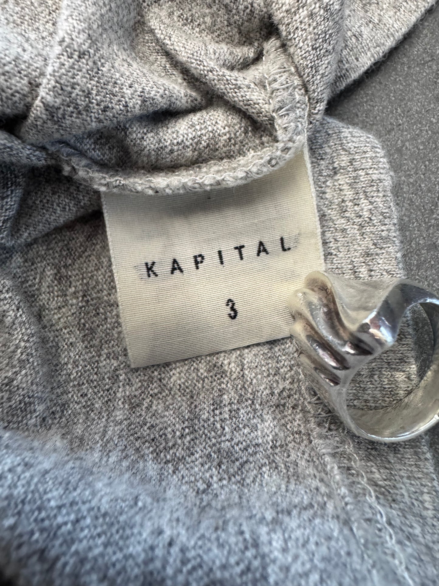 KAPITAL INDIGENOUS LIPS RAGLAN LS TEE