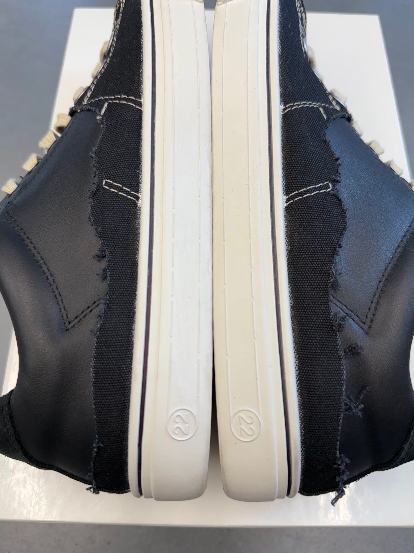 SIZE 40 MAISON MARGIELA NEW EVOLUTION - BLACK (PRE-OWNED WITH BOX)