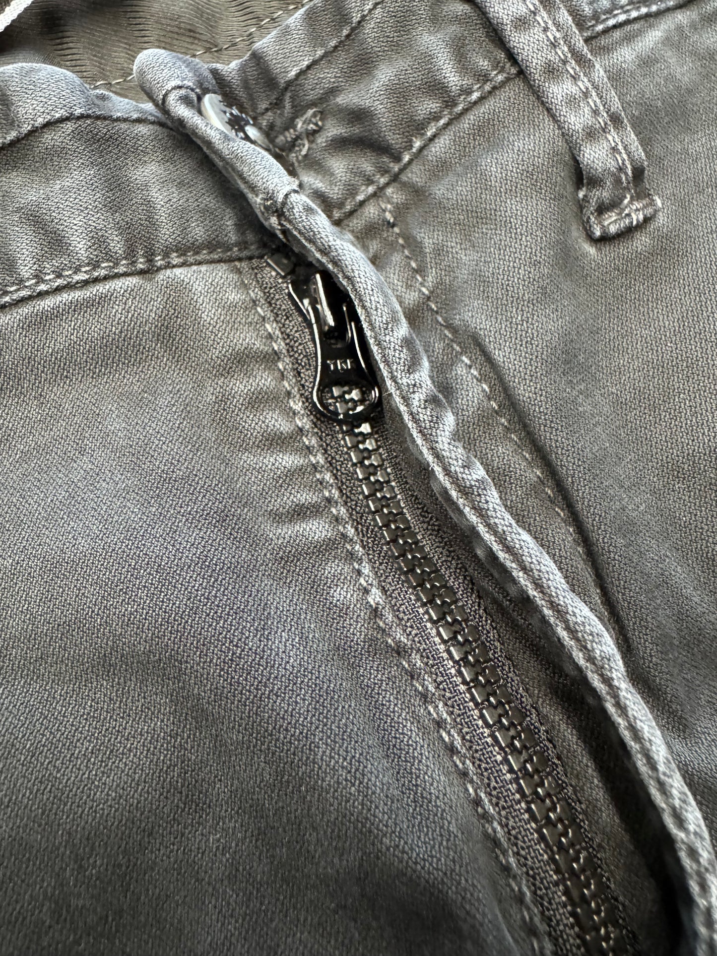 STONE ISLAND PATCH LOGO PANTS - ANTHRACITE