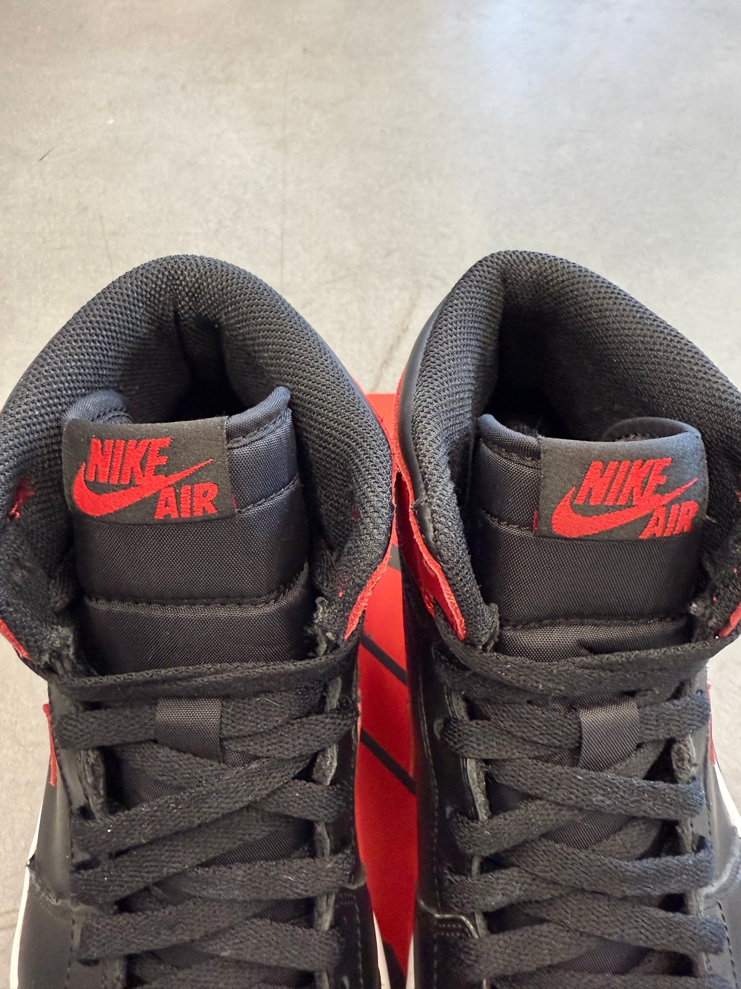 2013 SIZE 9.5 JORDAN 1 RETRO HIGH BRED (PRE-OWNED WITH BOX)