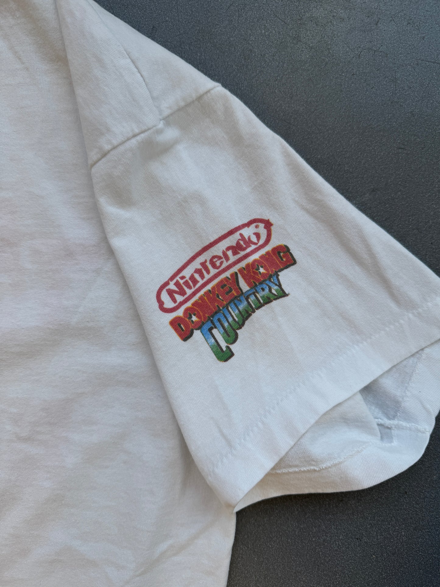 90'S DONKEY KONG COUNTRY "TAME THE BEAST" TEE (FOTL TAG)