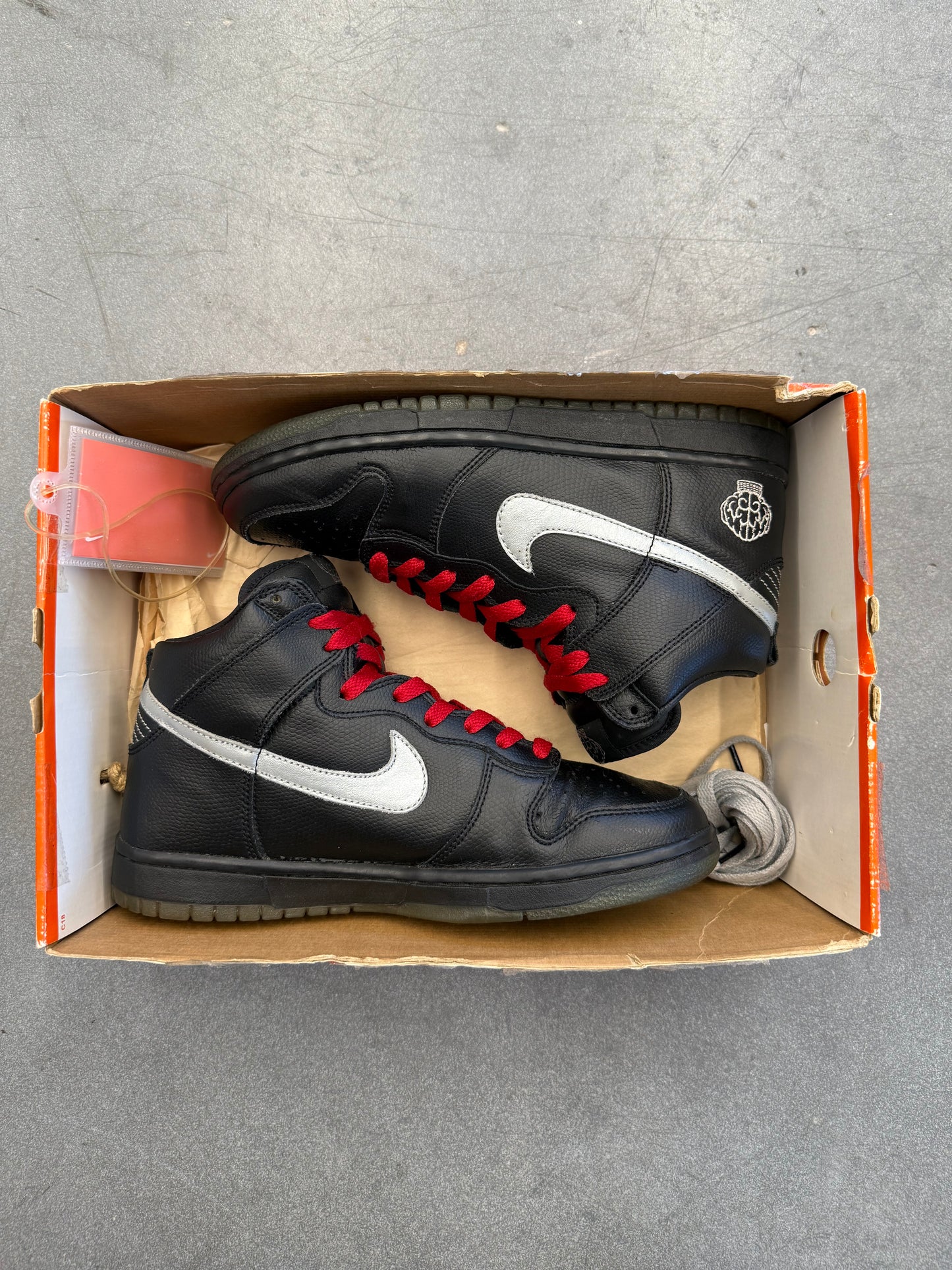 2004 SIZE 7.5 NIKE DUNK HIGH X PHARRELL WILLIAMS N.E.R.D. (PRE-OWNED WITH BOX)