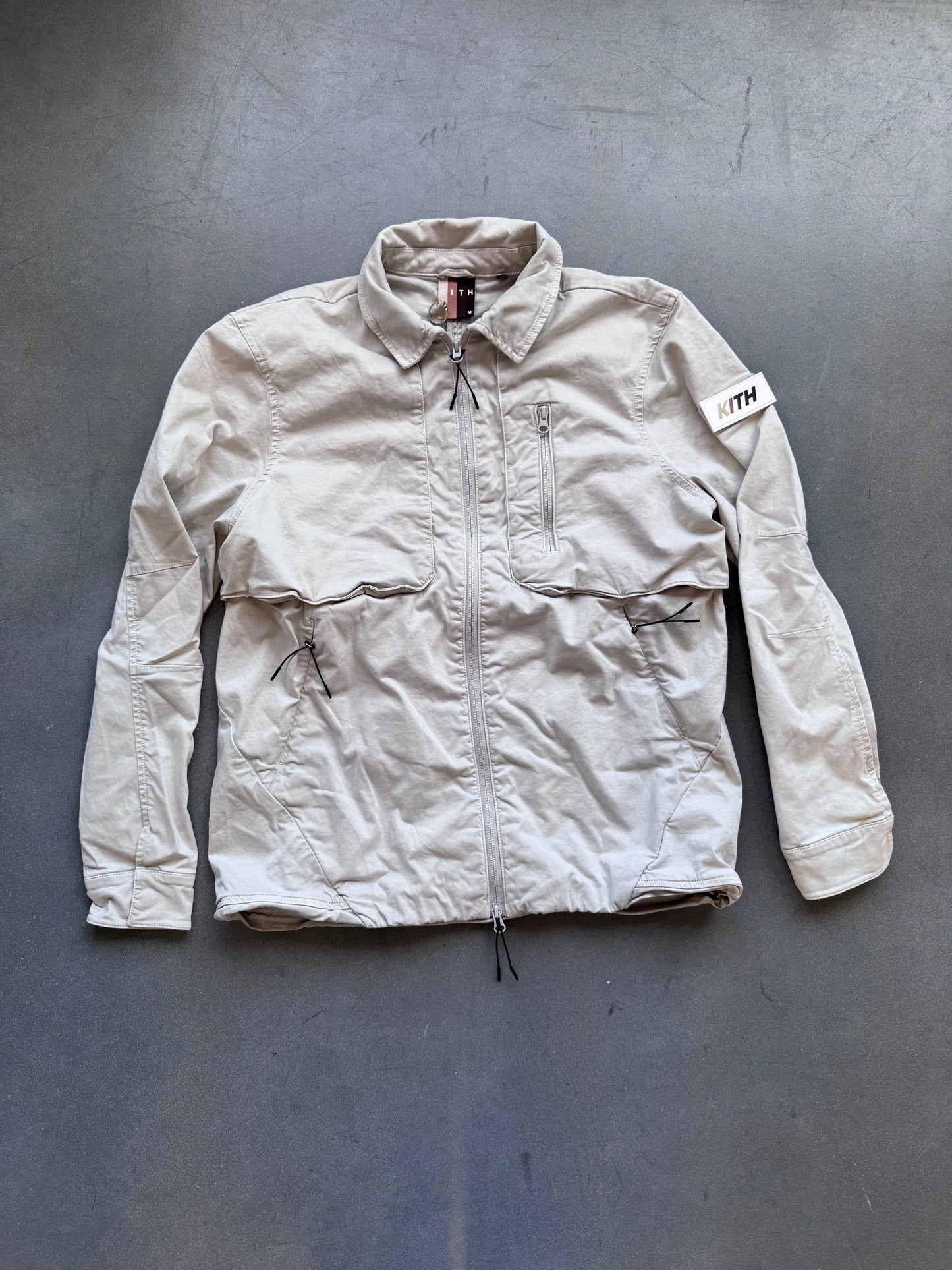 FW19 KITH MEN'S PIGMENT DYED TECH JACKET CEMENT (M)