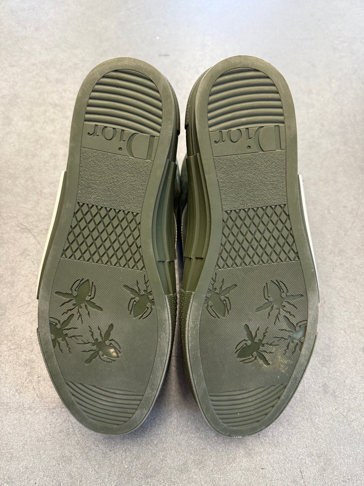 DIOR SIZE 44 B23 HIGH TOP DARK OLIVE SNEAKER (PRE-OWNED NO BOX)