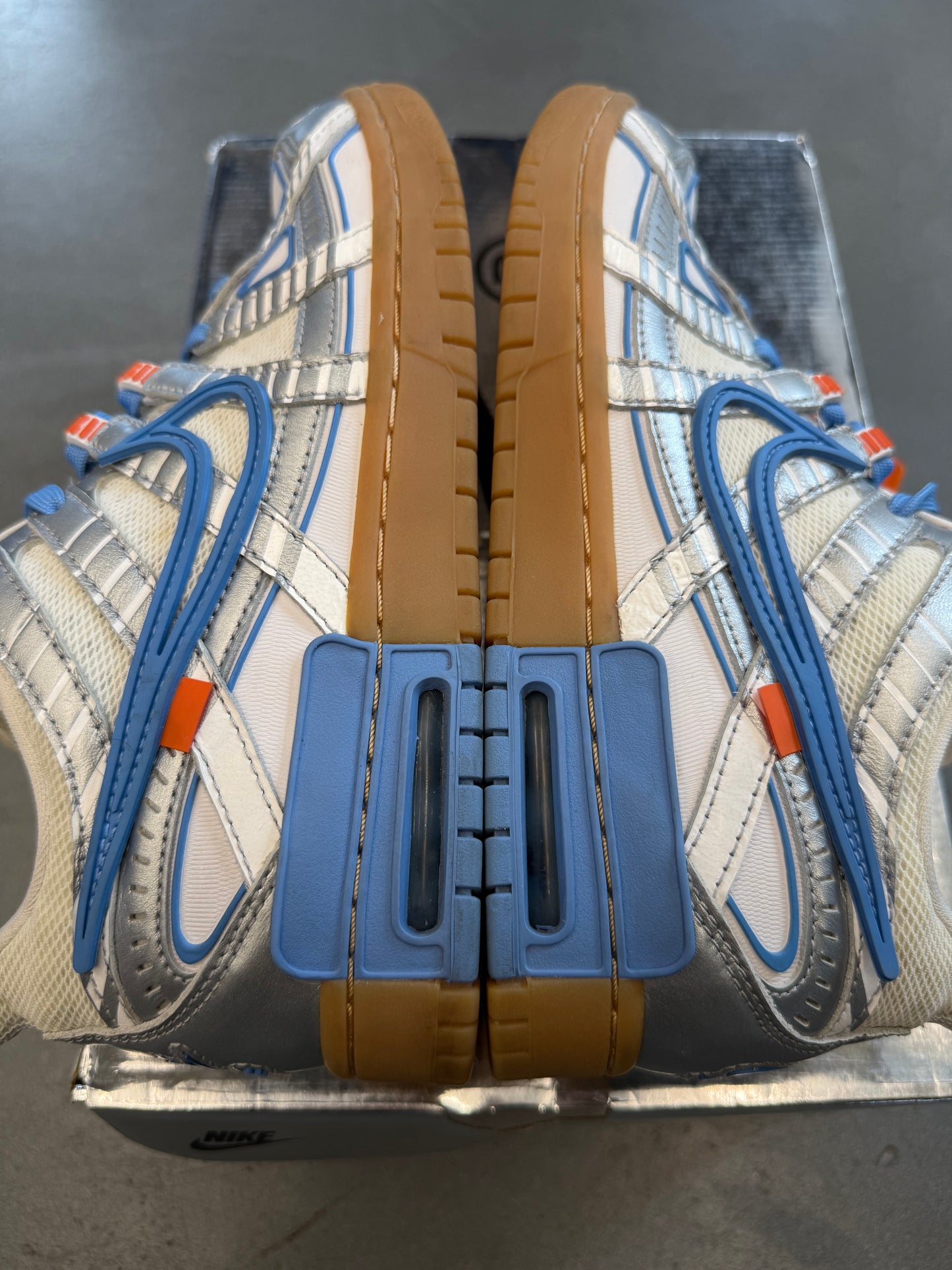 2020 SIZE 7.5 NIKE AIR RUBBER DUNK OFF-WHITE UNIVERSITY BLUE (PRE-OWNED WITH BOX)