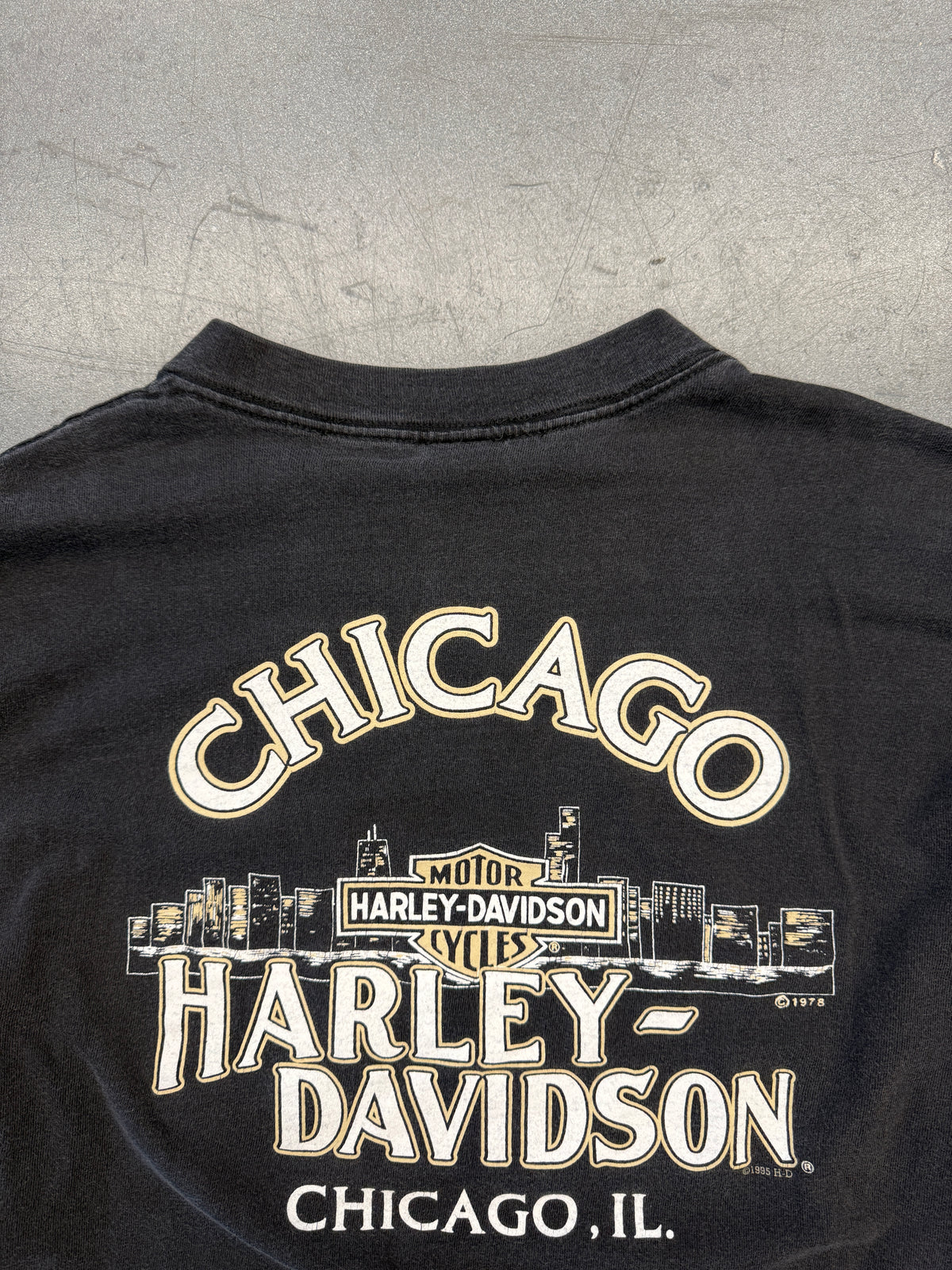 2000 HARLEY-DAVIDSON CHICAGO, ILLINOIS LONGSLEEVE POCKET TEE (HARLEY DAVIDSON TAG)