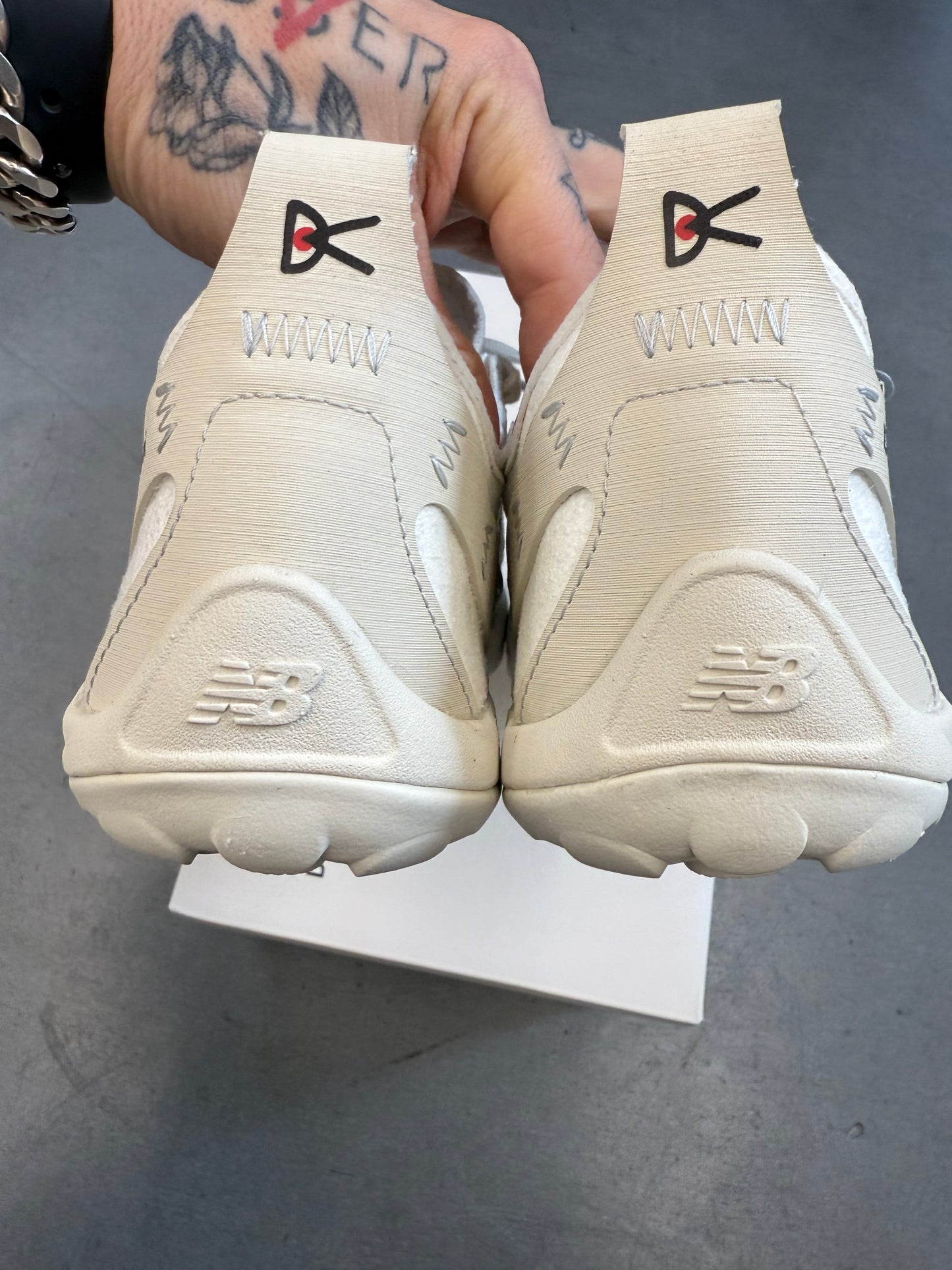 2025 SIZE 9 NEW BALANCE MT10 DISTRICT VISION CLOUD DANCER - WHITE (NEW WITH BOX)